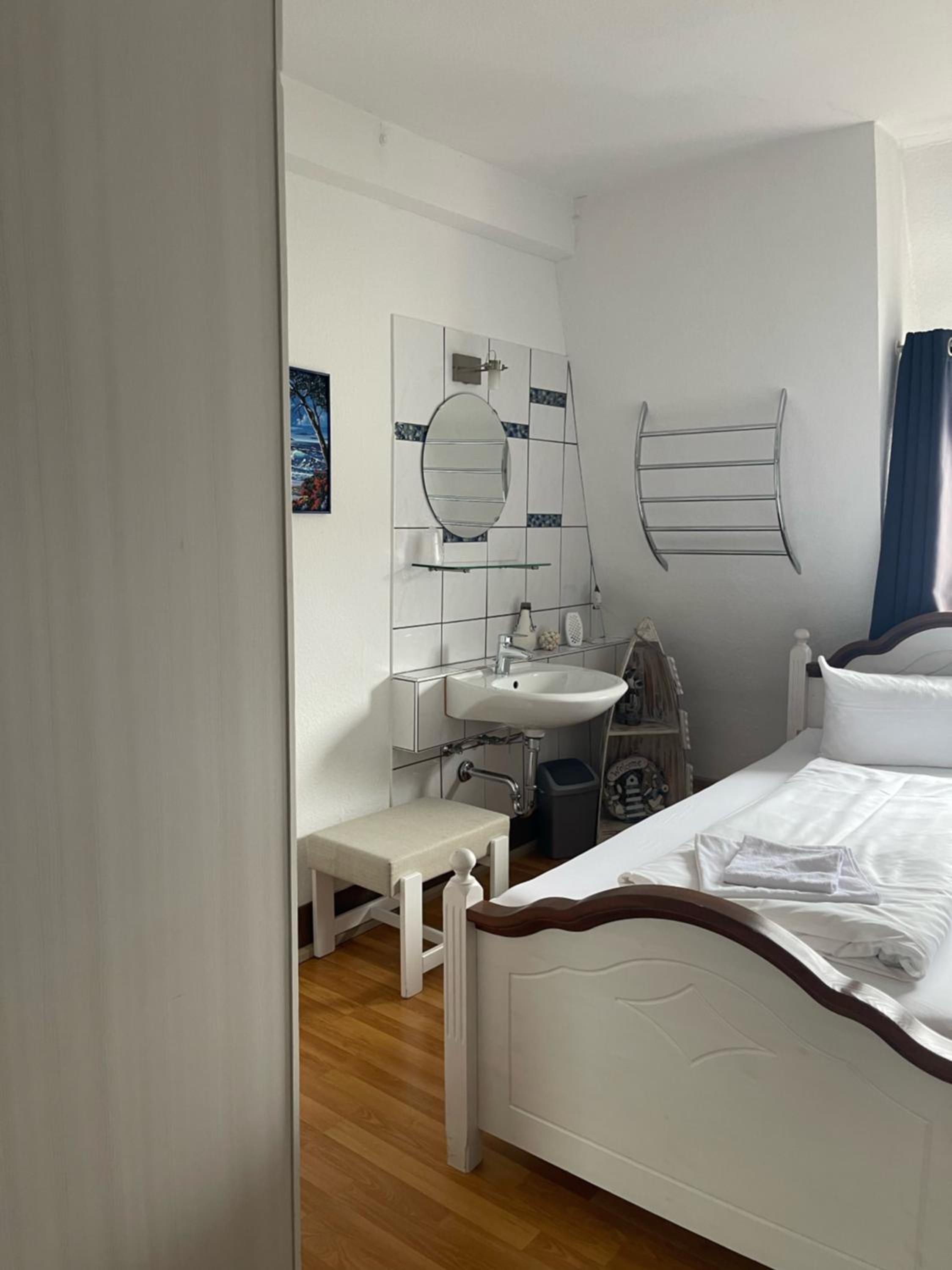 Standard Double Room With Shared Bathroom photo 3