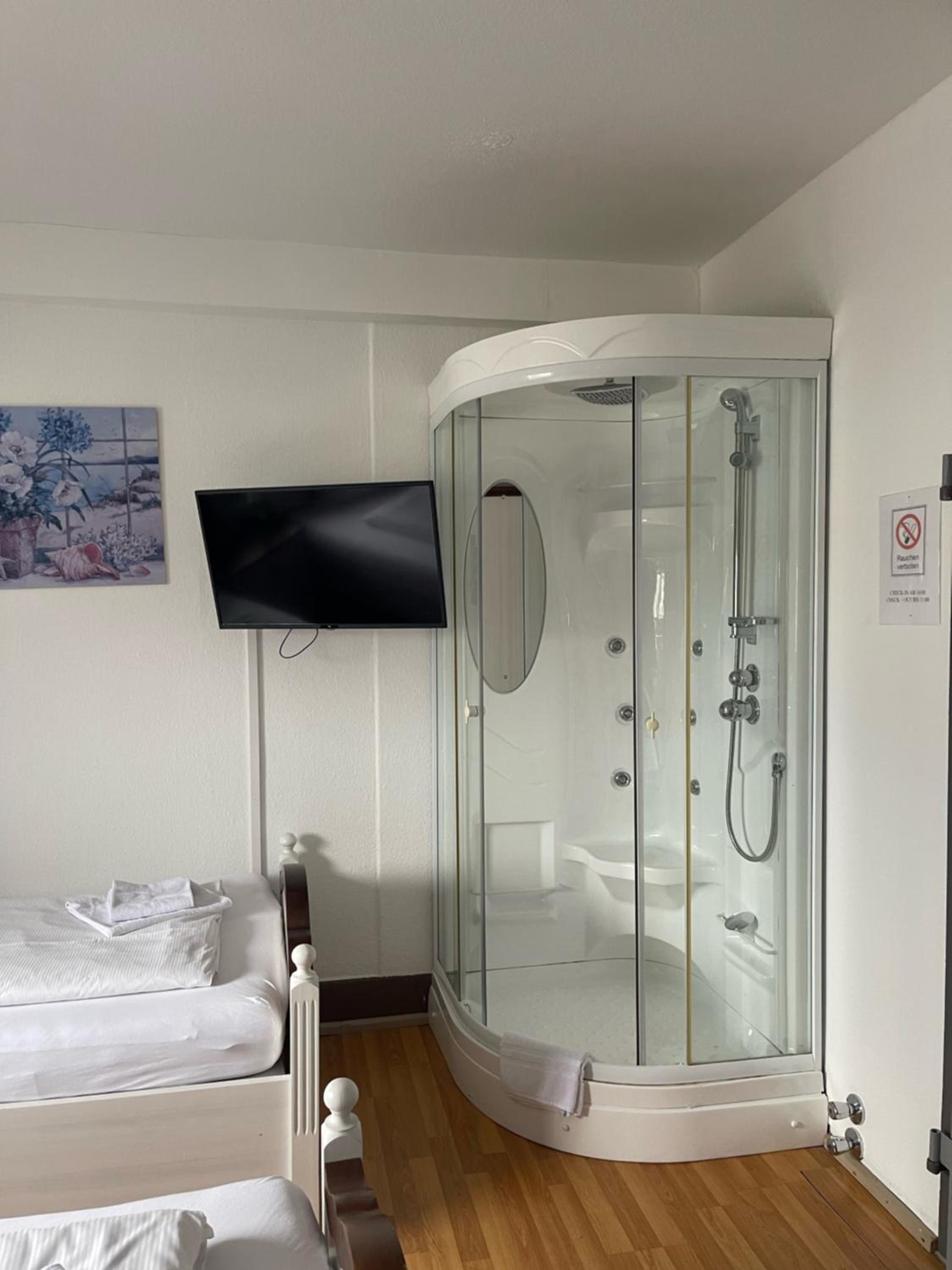 Standard Double Room With Shared Bathroom photo 2