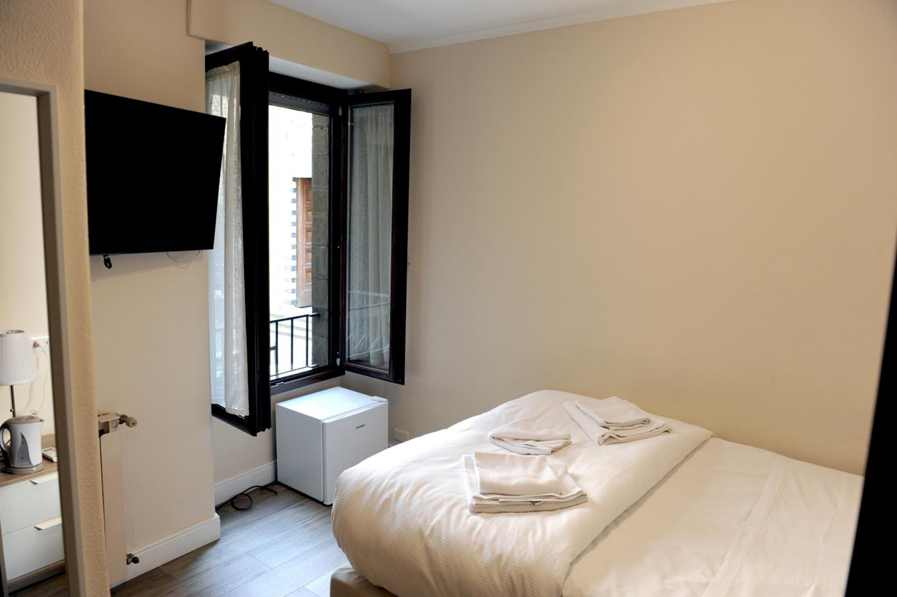 Small Double Room photo 1