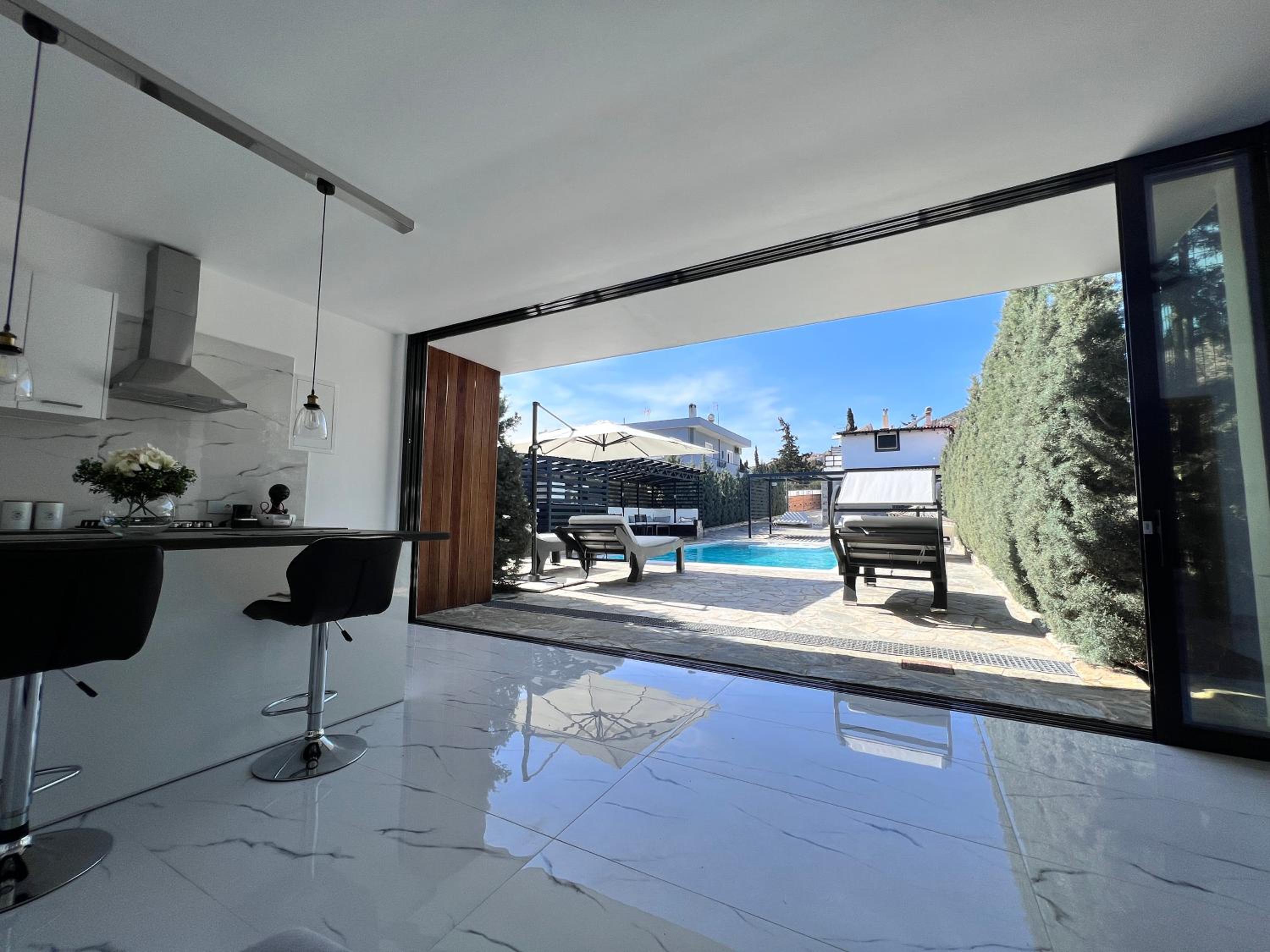 Villa with Private Pool - Photo 15