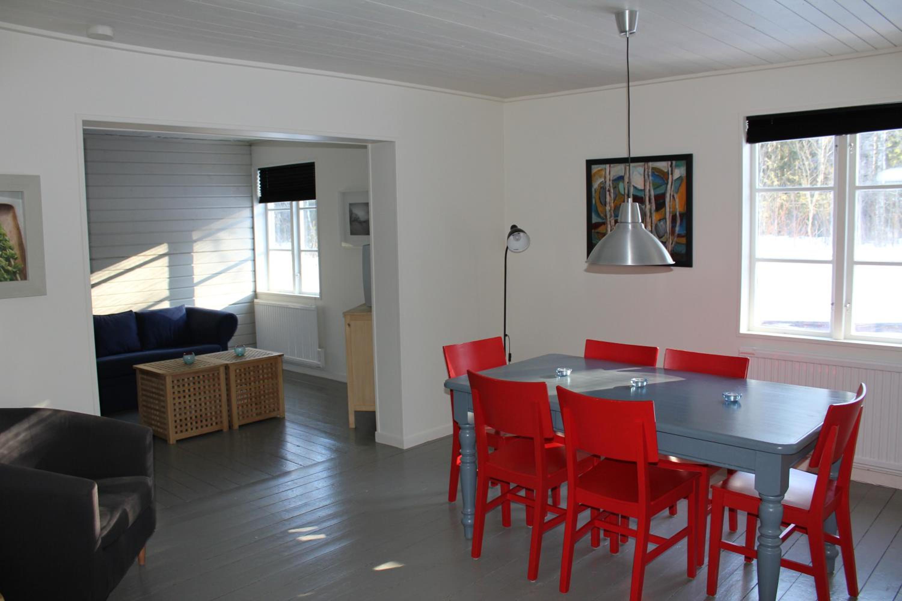 Three-Bedroom Apartment (6 Adults) - Photo 9