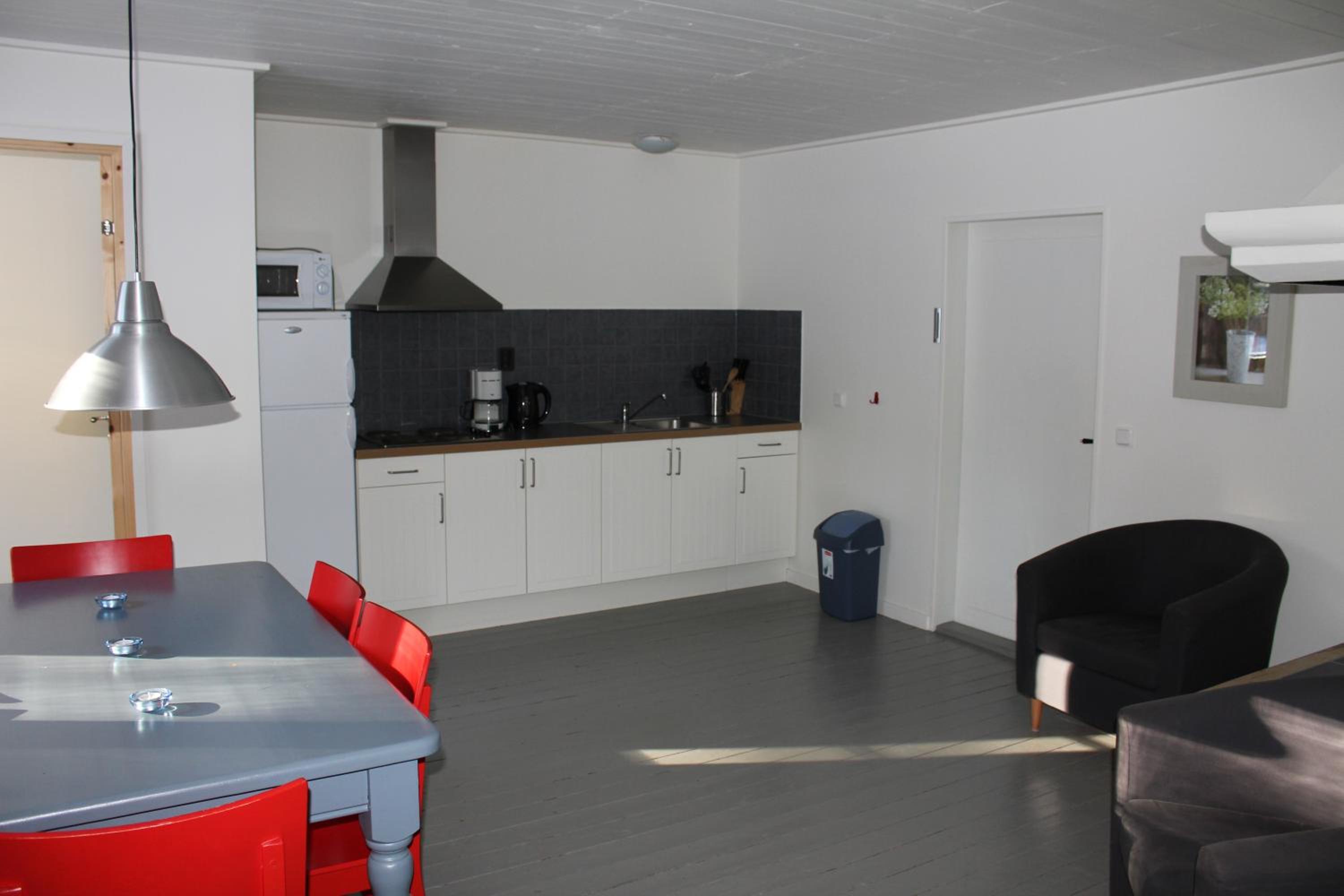 Three-Bedroom Apartment (6 Adults) - Photo 14