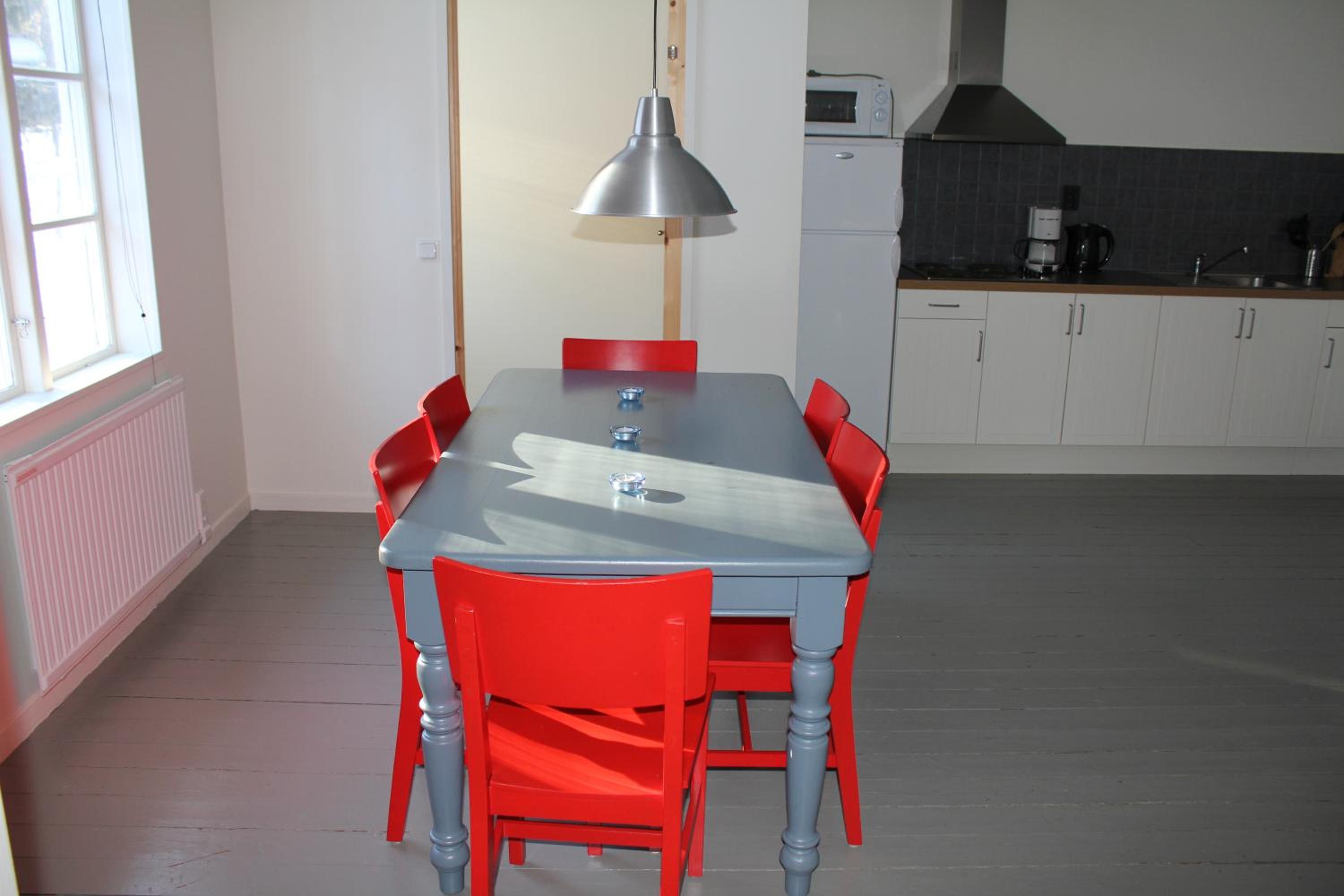 Three-Bedroom Apartment (6 Adults) - Photo 3