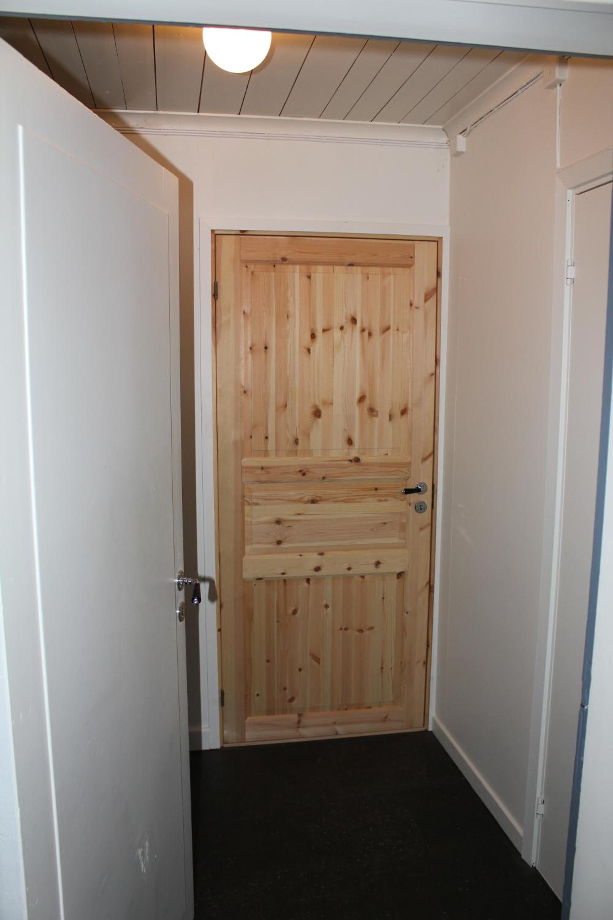 Three-Bedroom Apartment (6 Adults) - Photo 2
