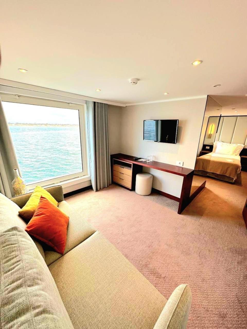 Suite with Ria View - Photo 1