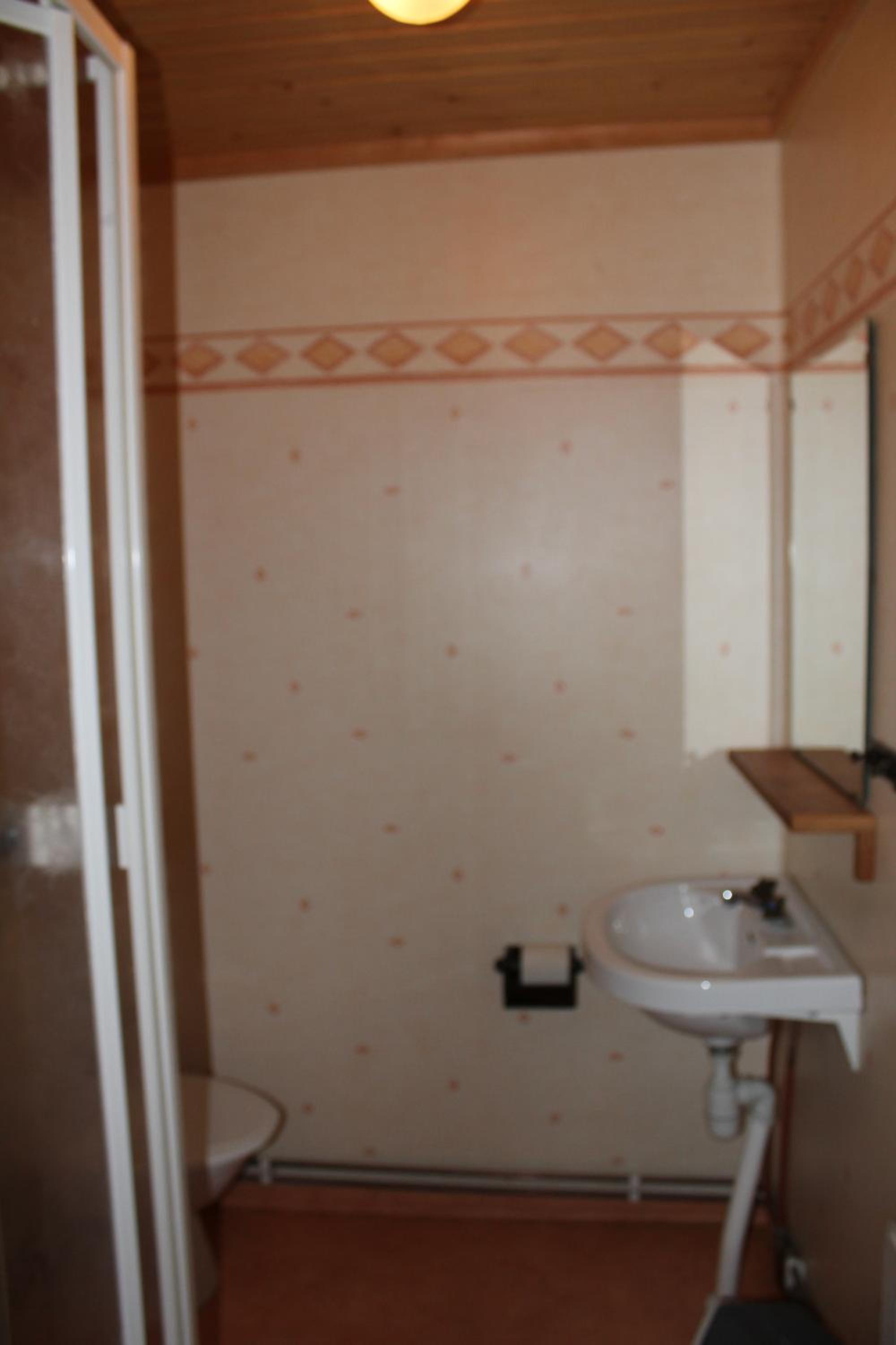 Three-Bedroom Apartment (6 Adults) - Photo 26