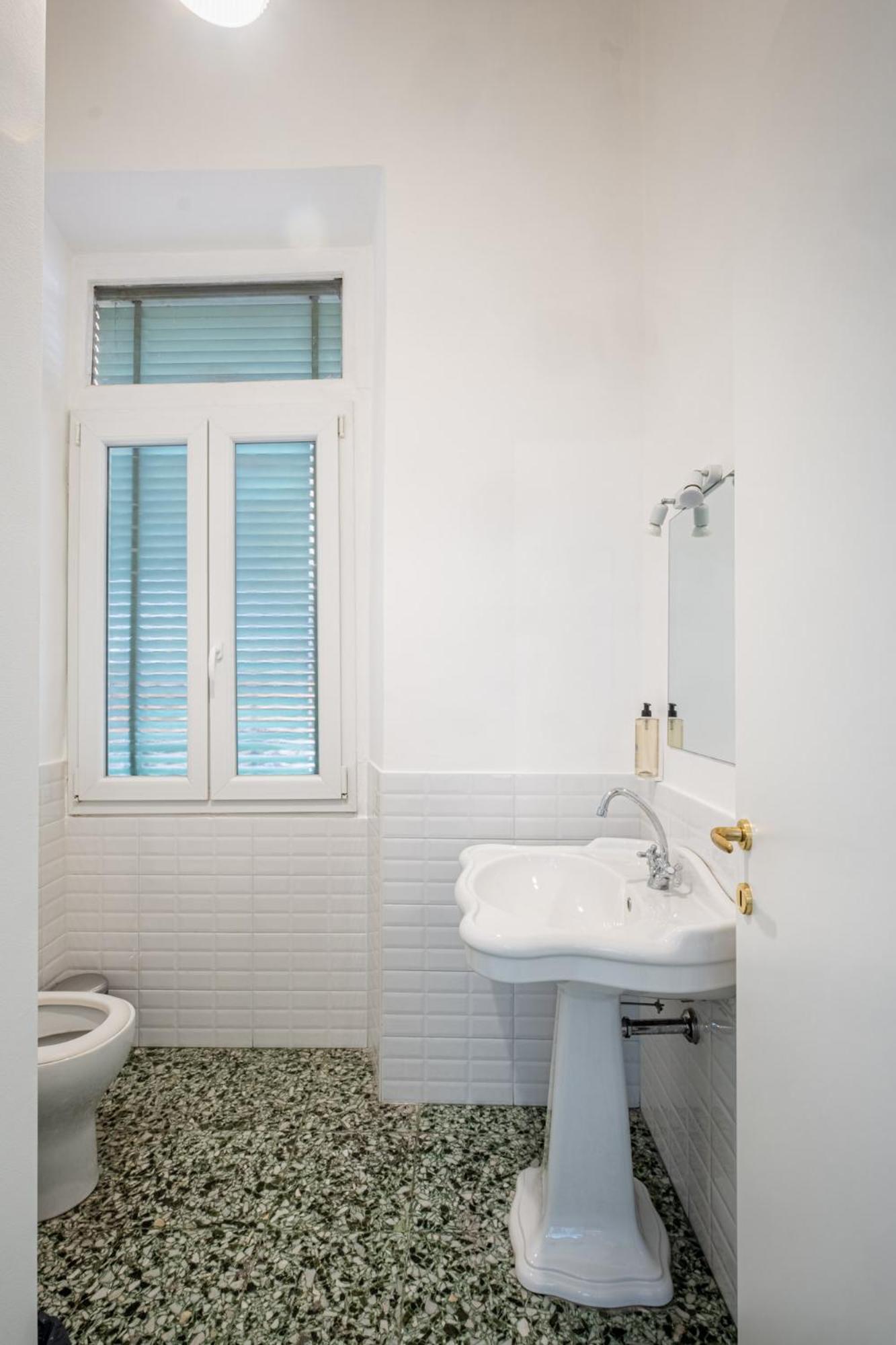 Double Room with Balcony photo 2