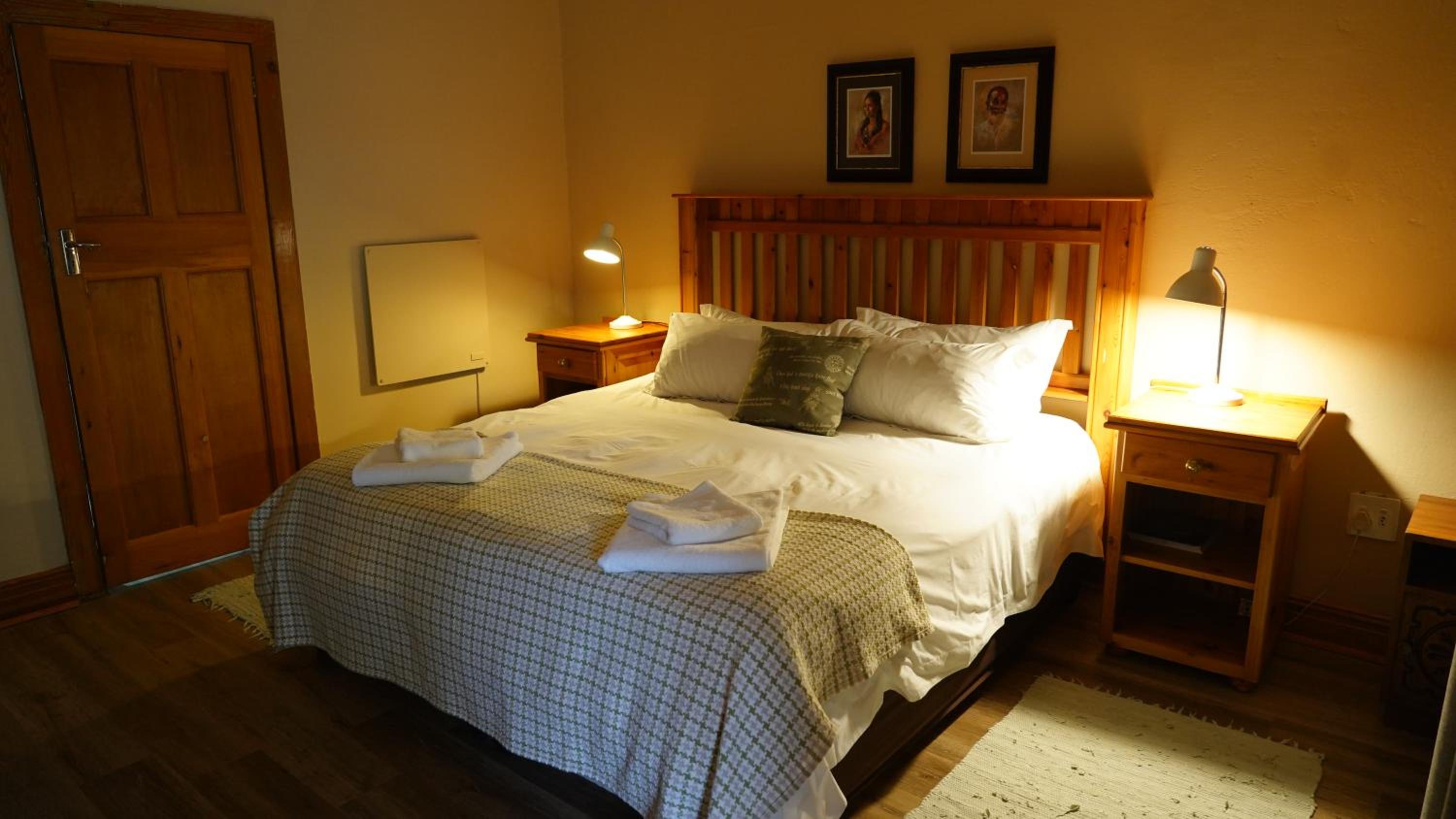 Deluxe King Room - Photo 12