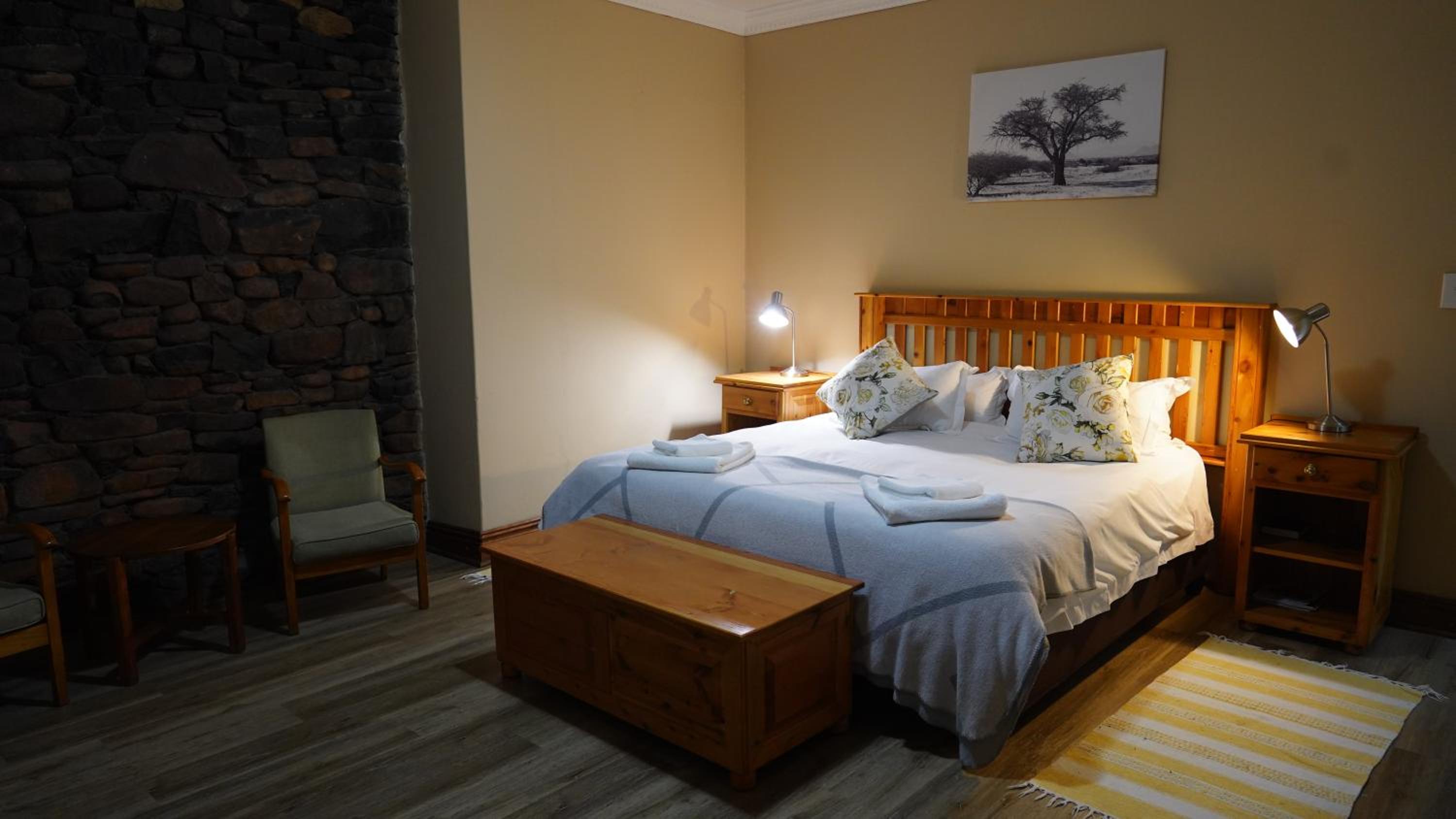Deluxe King Room - Photo 2