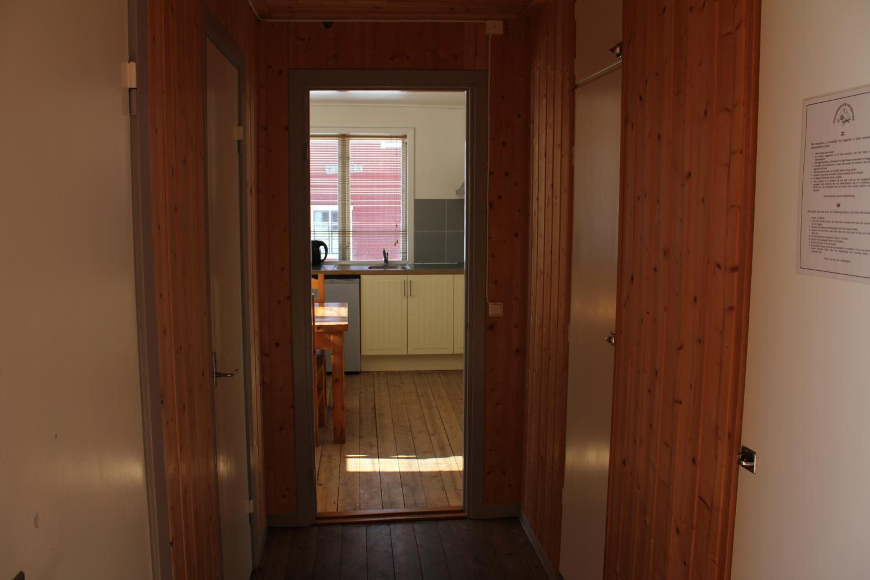 Three-Bedroom Apartment (9 Adults) - Photo 24