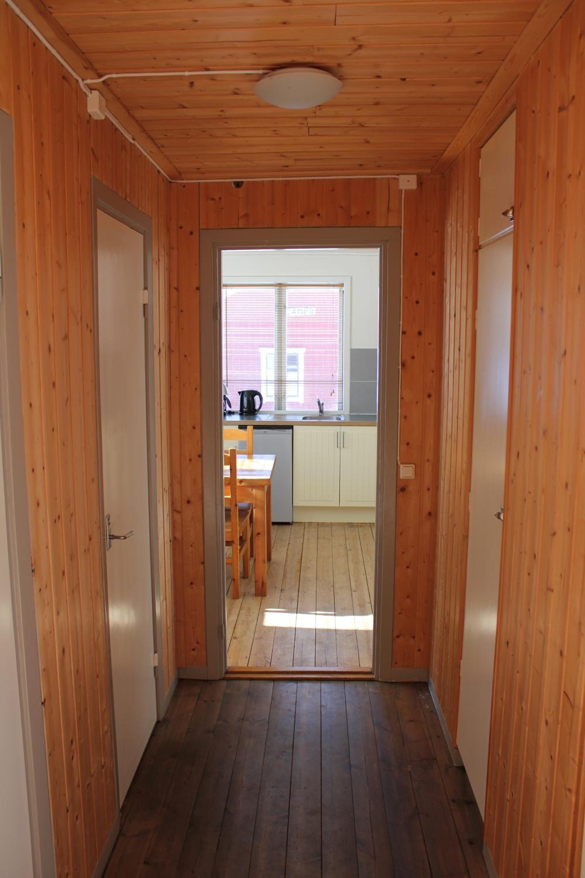 Three-Bedroom Apartment (9 Adults) - Photo 25
