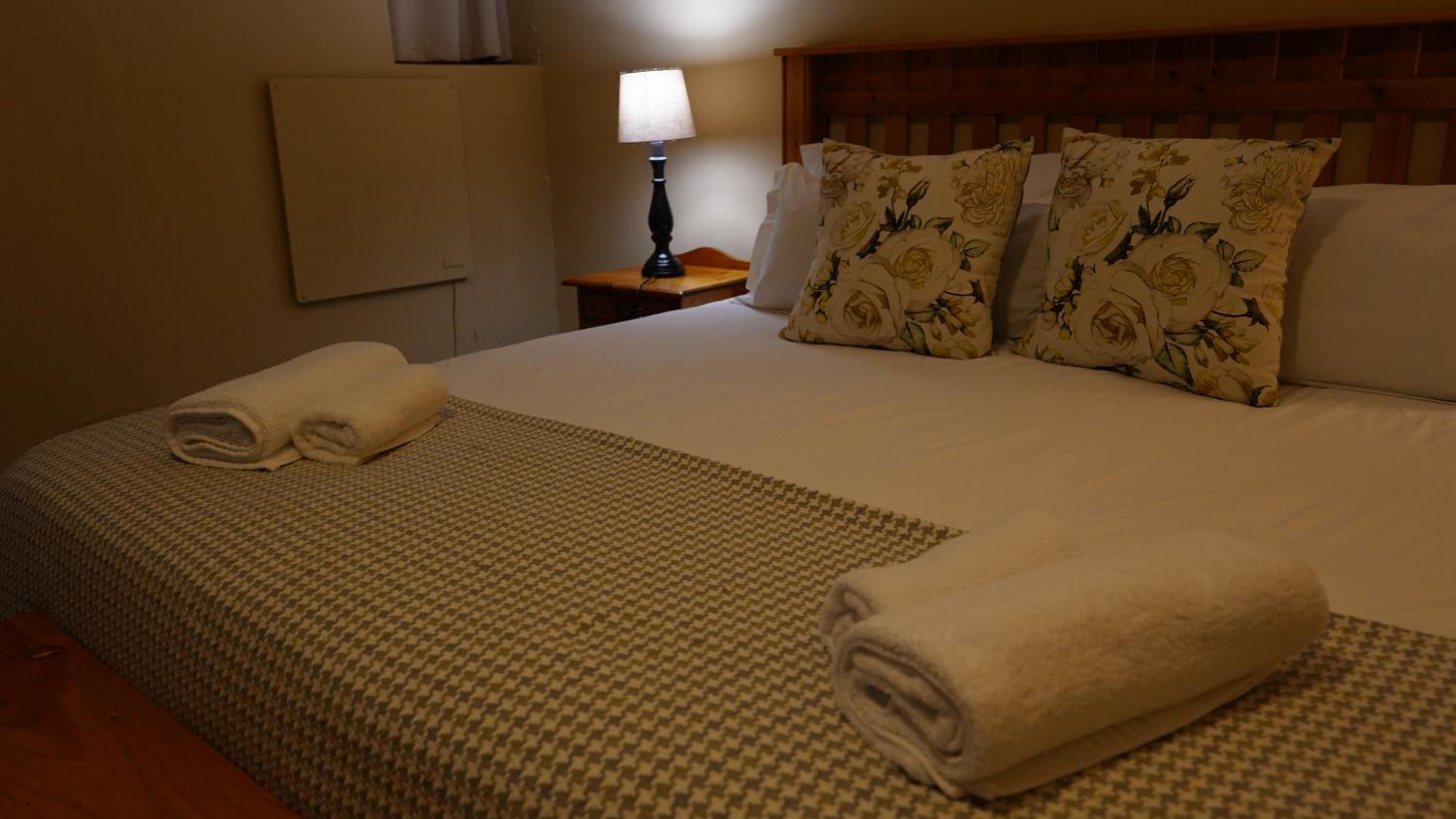 Deluxe King Room - Photo 4