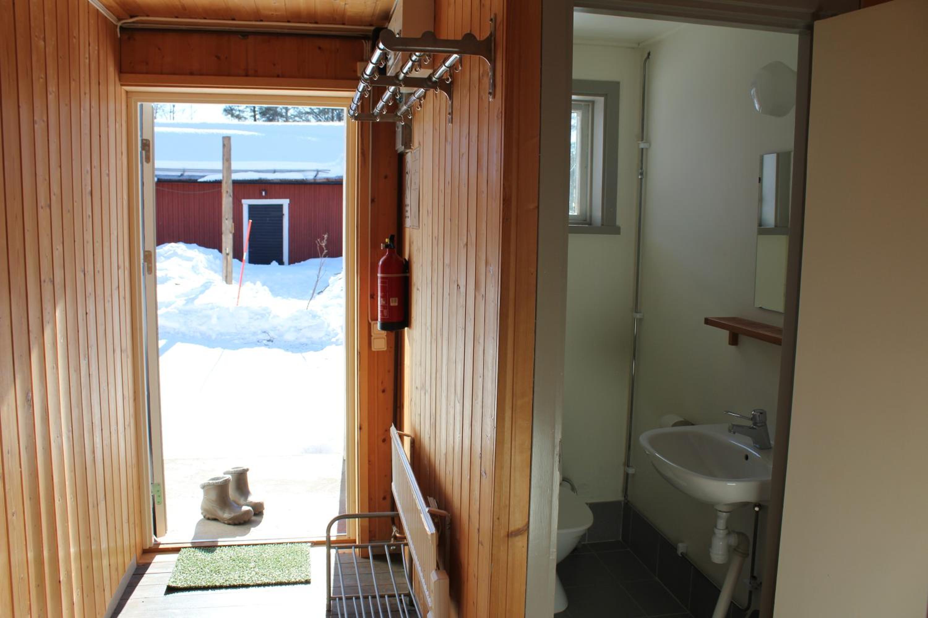 Three-Bedroom Apartment (9 Adults) - Photo 26
