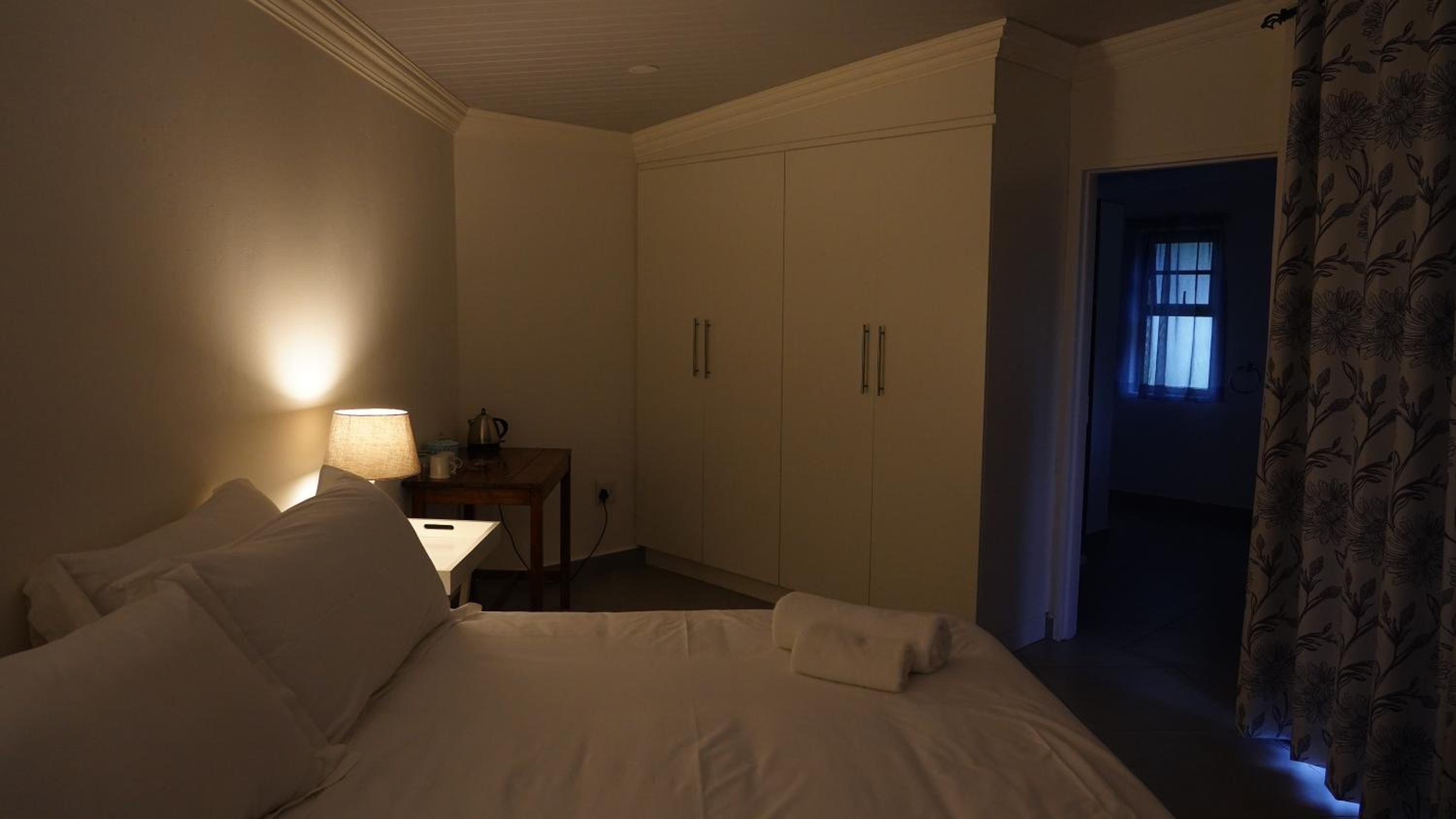 Deluxe King Room - Photo 5