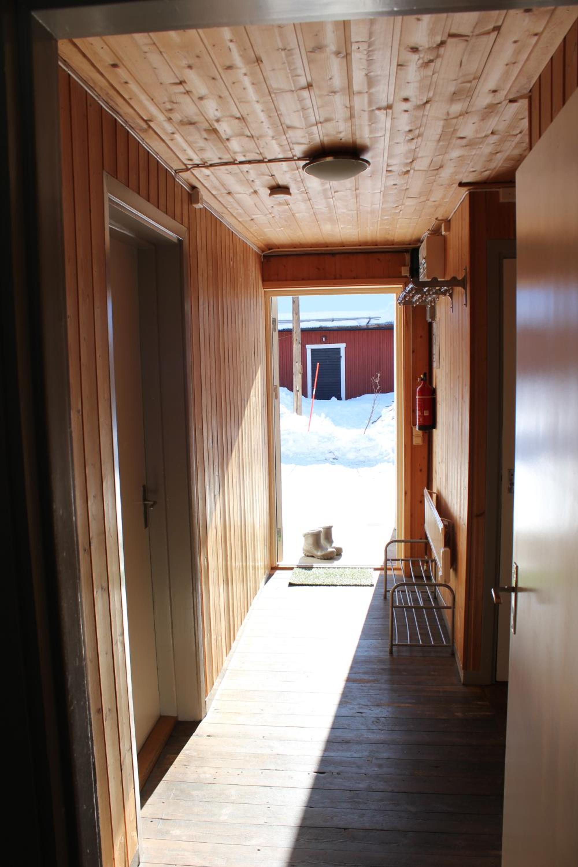 Three-Bedroom Apartment (9 Adults) - Photo 16