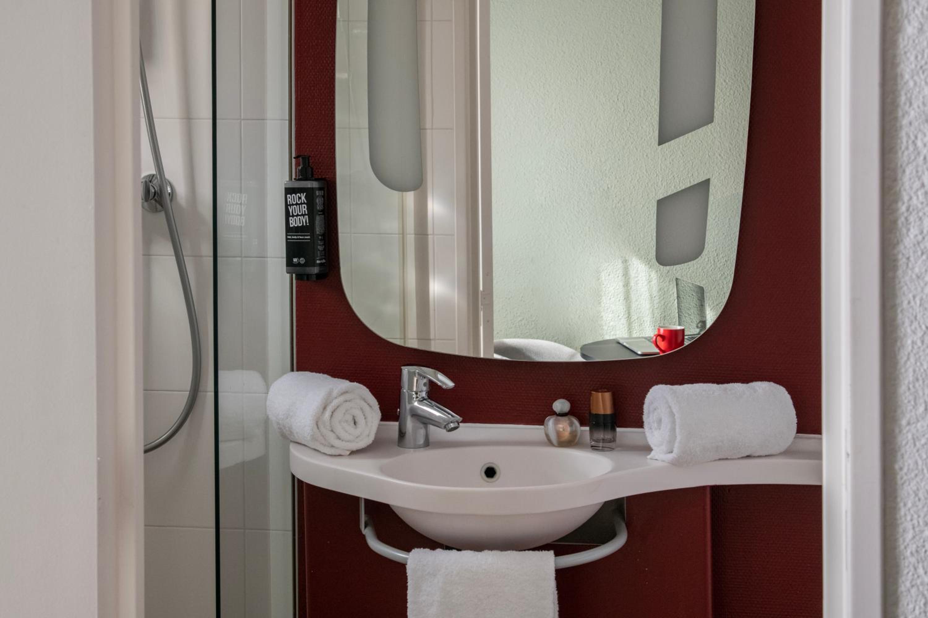 Standard Double Room - Photo 3