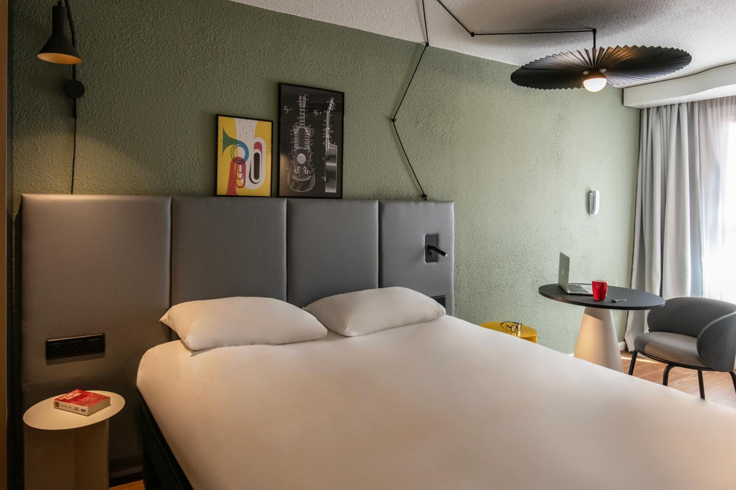 Standard Double Room - Photo 8