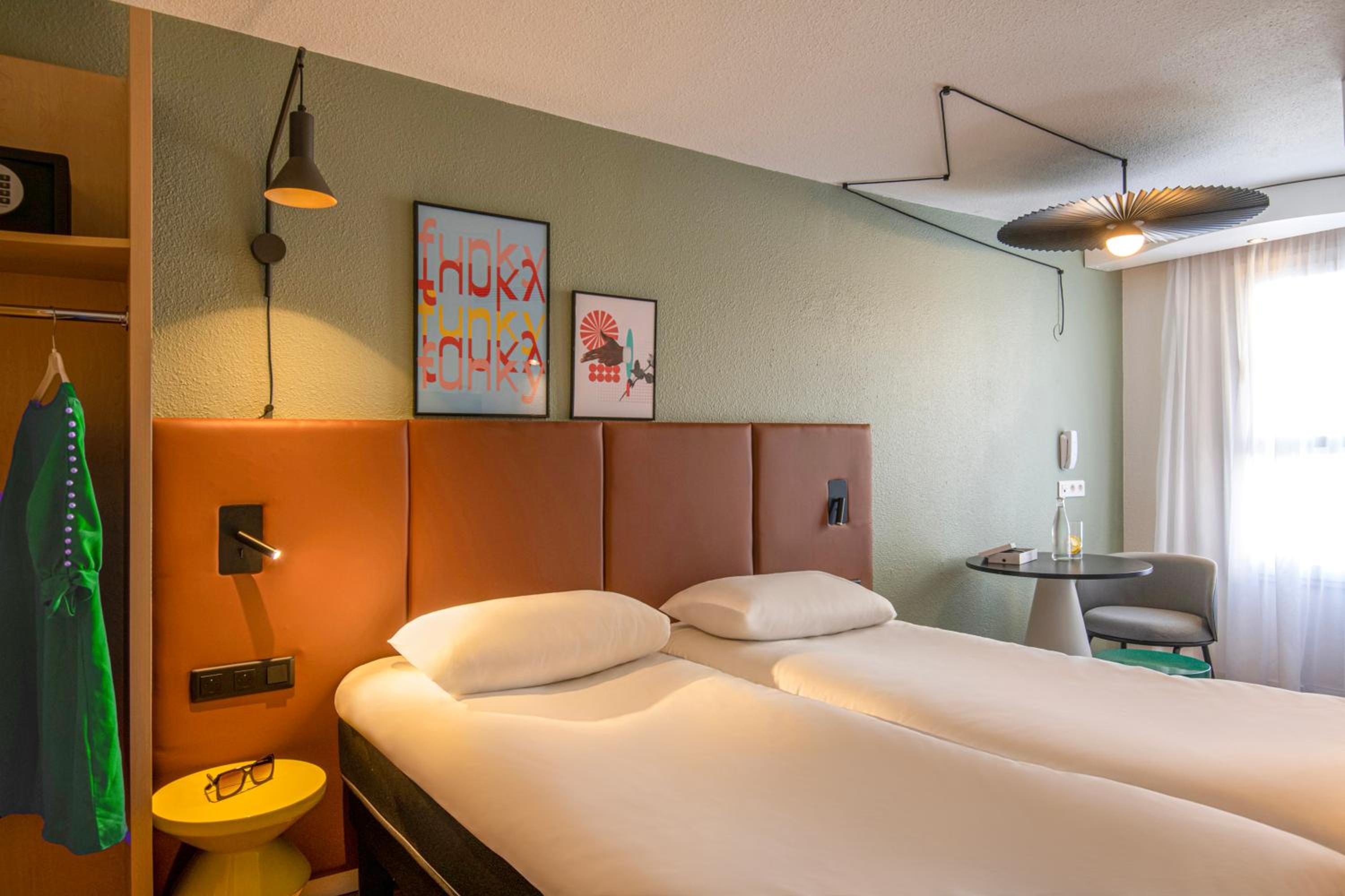 Standard Twin Room - Photo 5