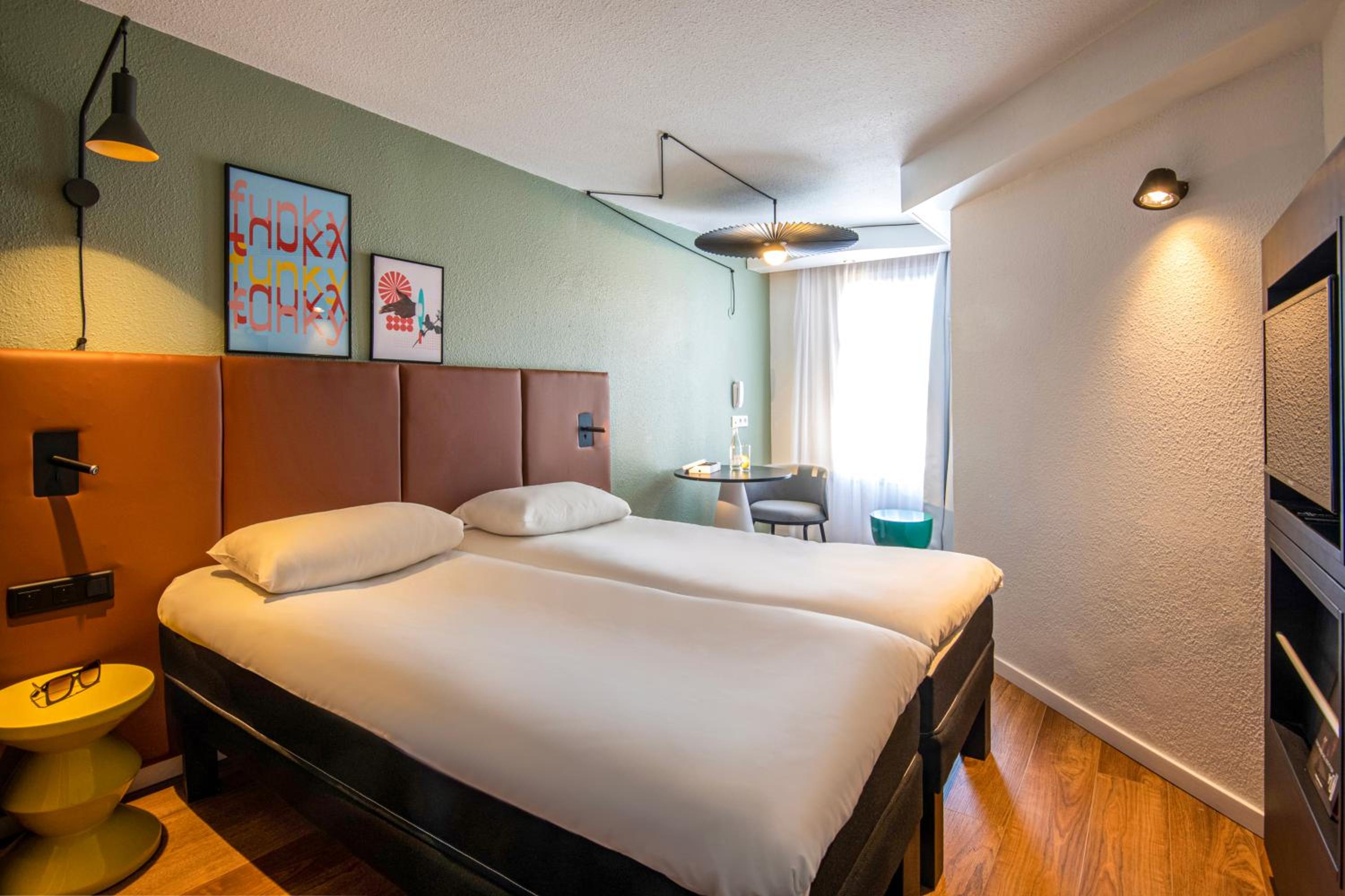 Standard Twin Room - Photo 3
