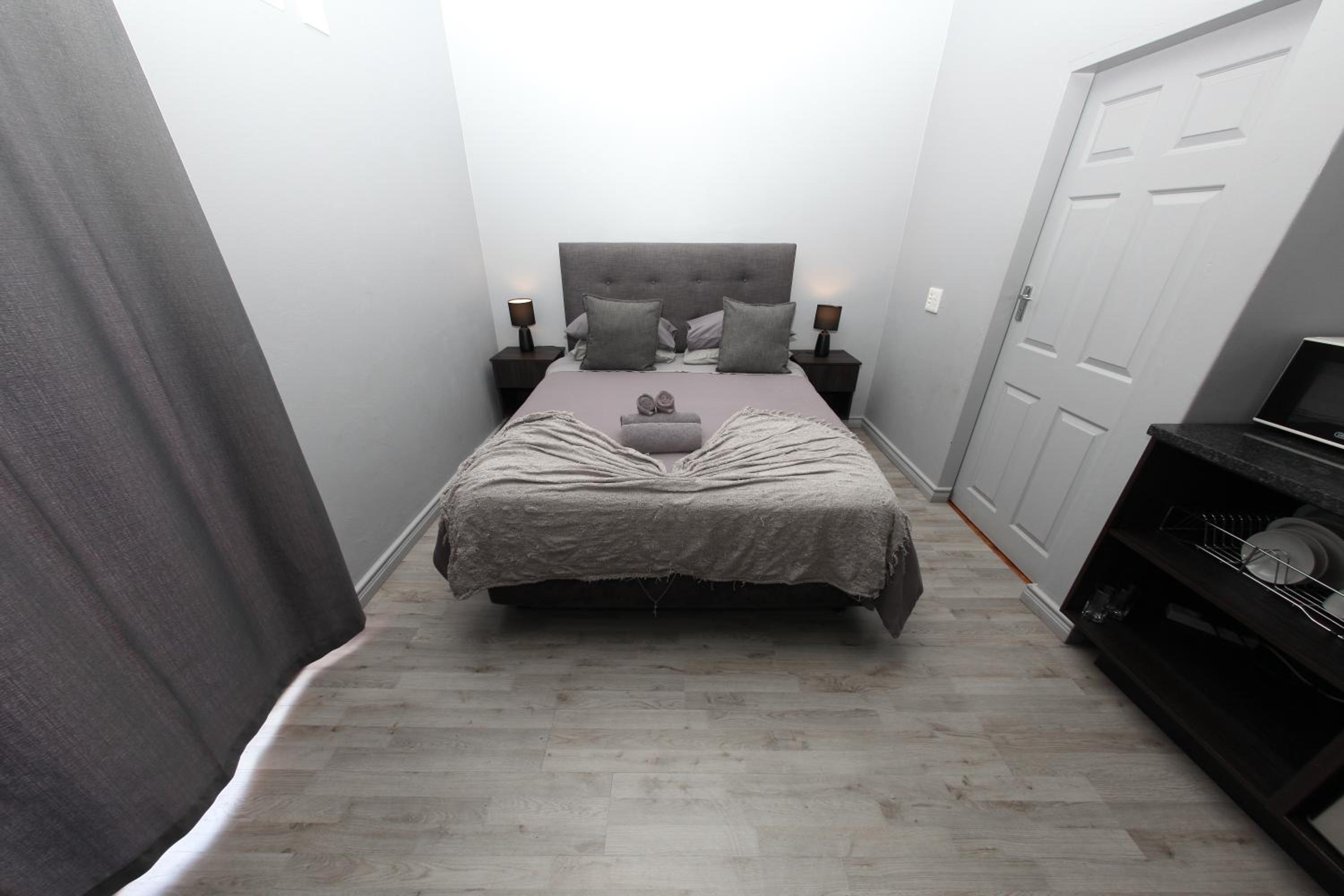 Double Room with Balcony - Photo 5