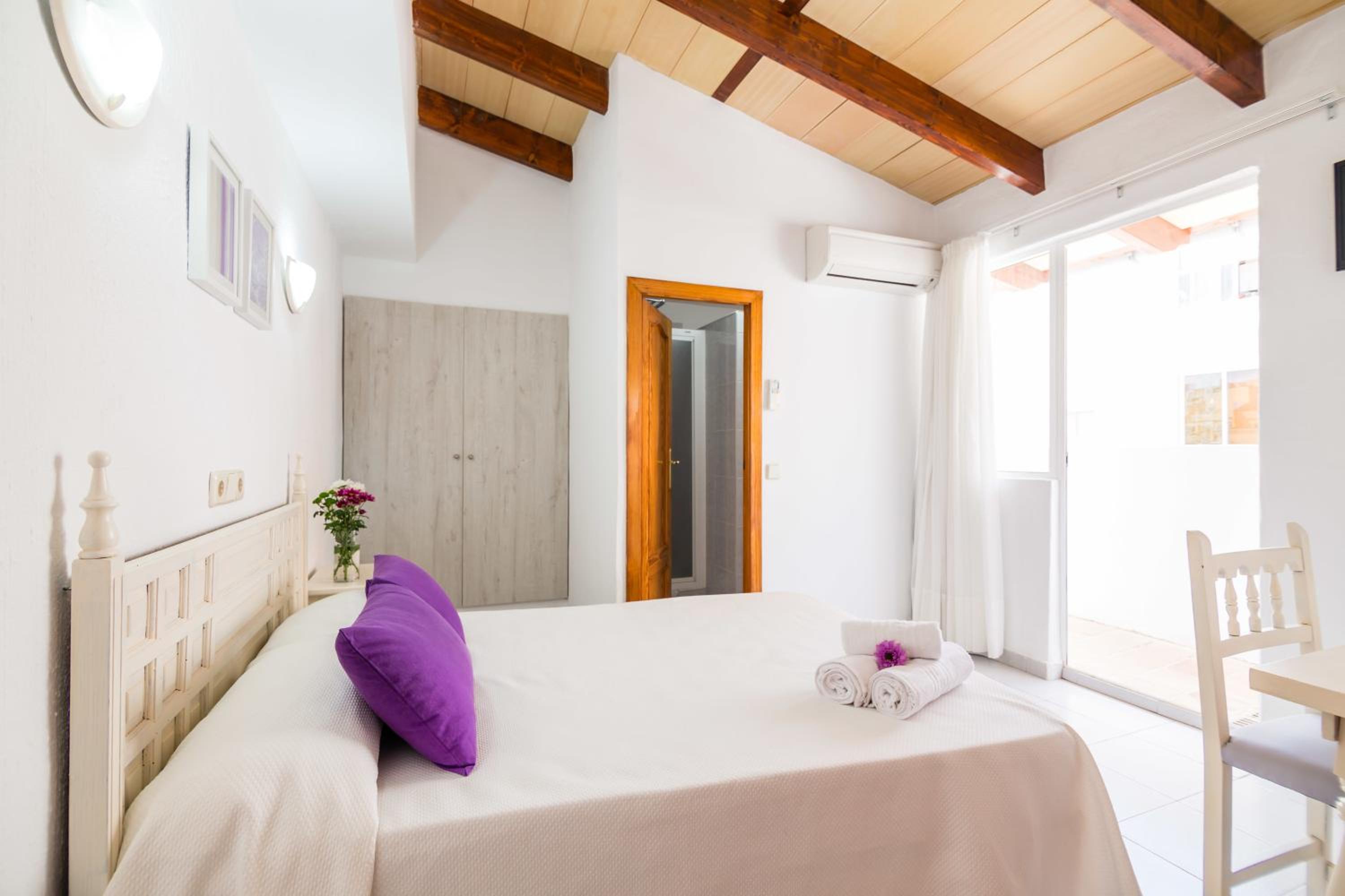 Habitación Doble (1-2 Adultos)
