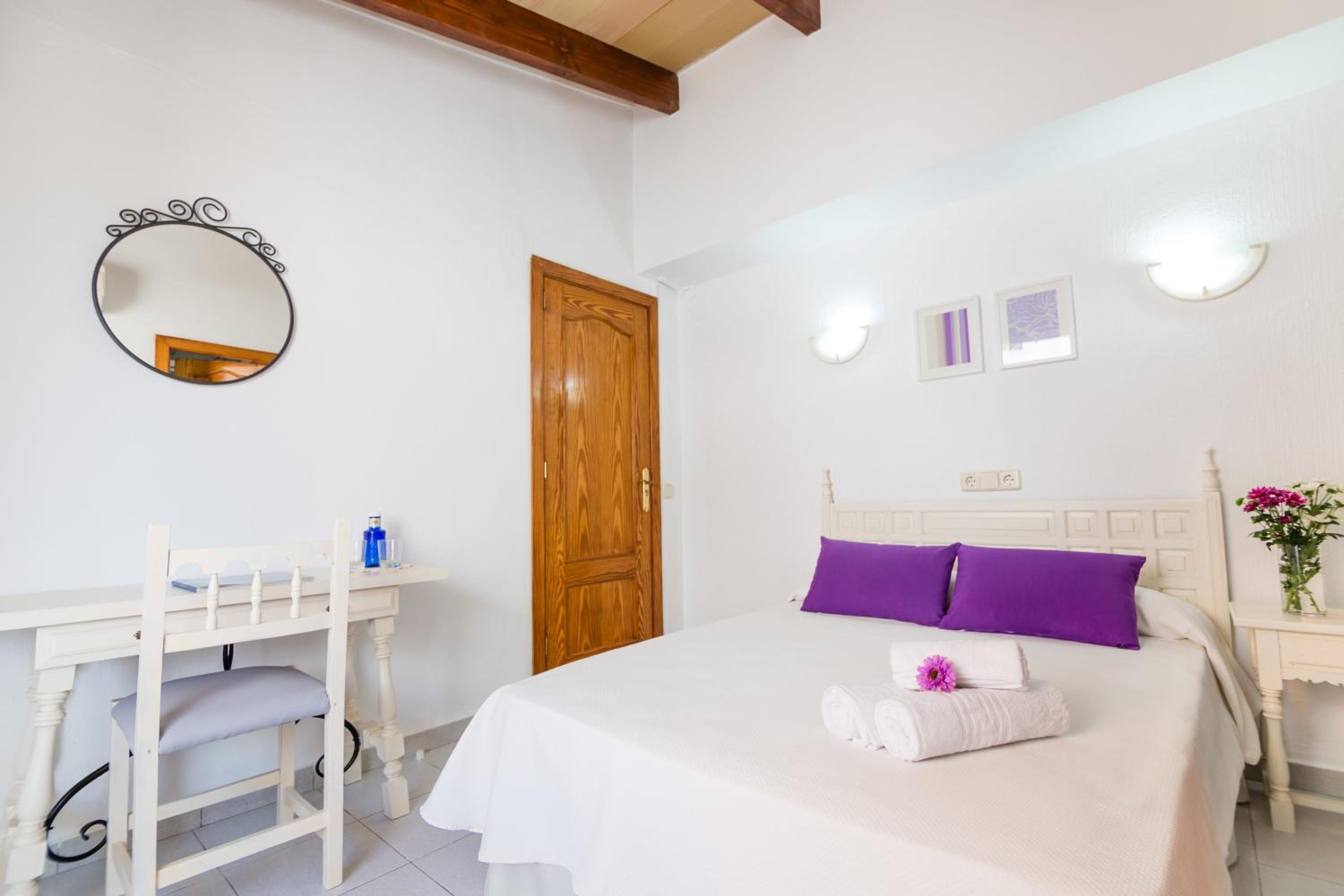 Double Room (1-2 Adults) photo 2