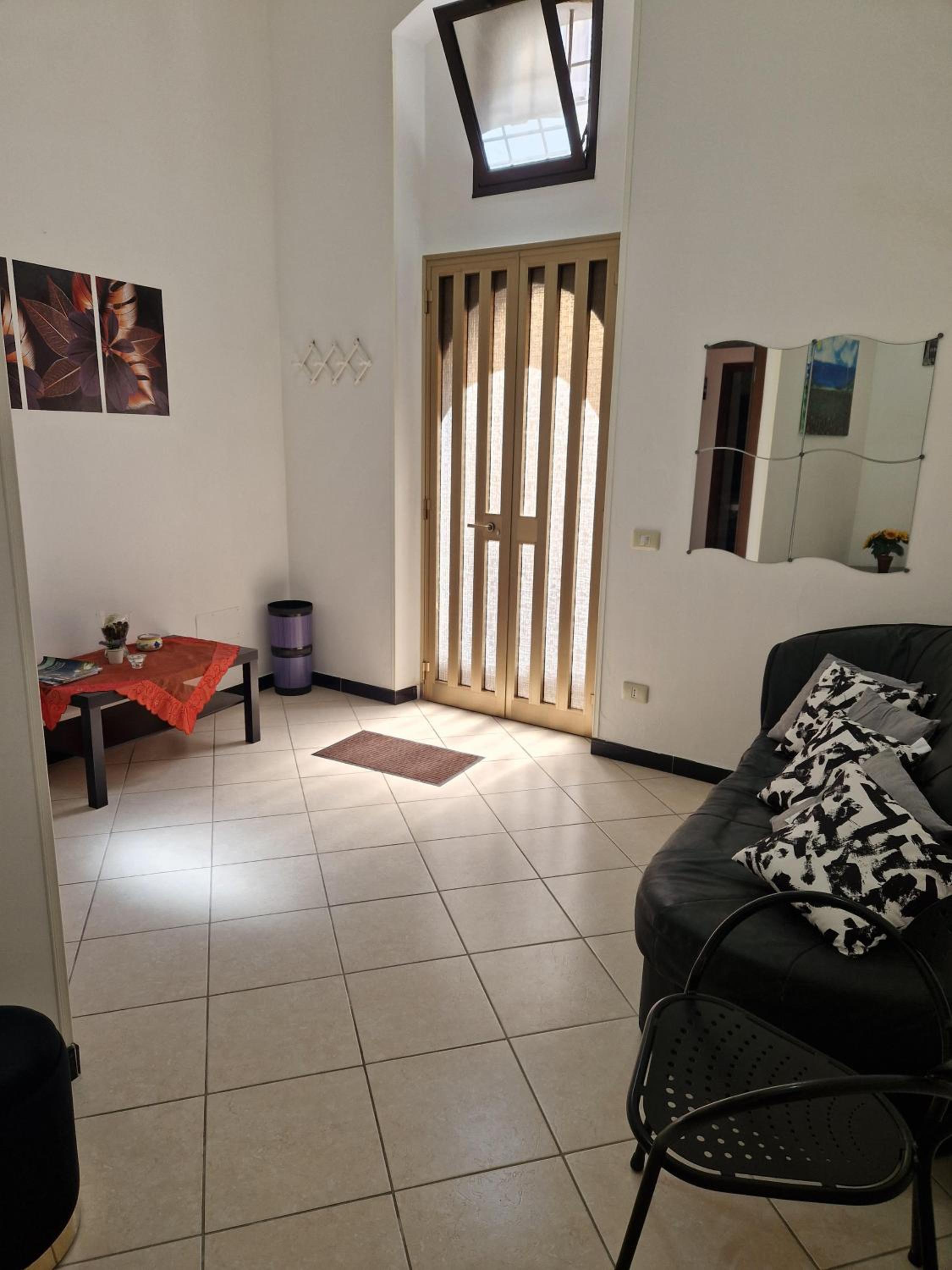 Double or Twin Room with Private Bathroom - Photo 3