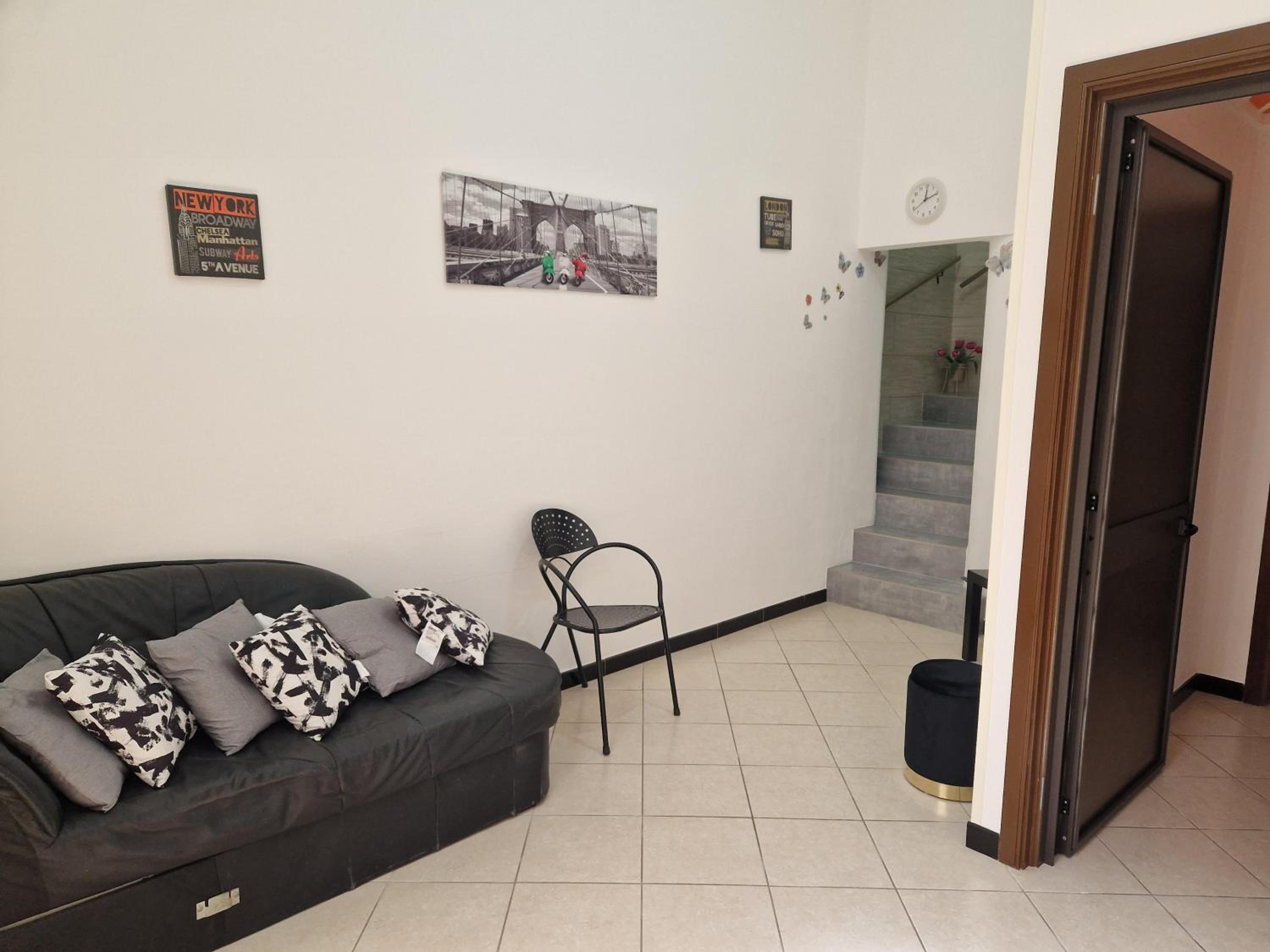 Double or Twin Room with Private Bathroom - Photo 2