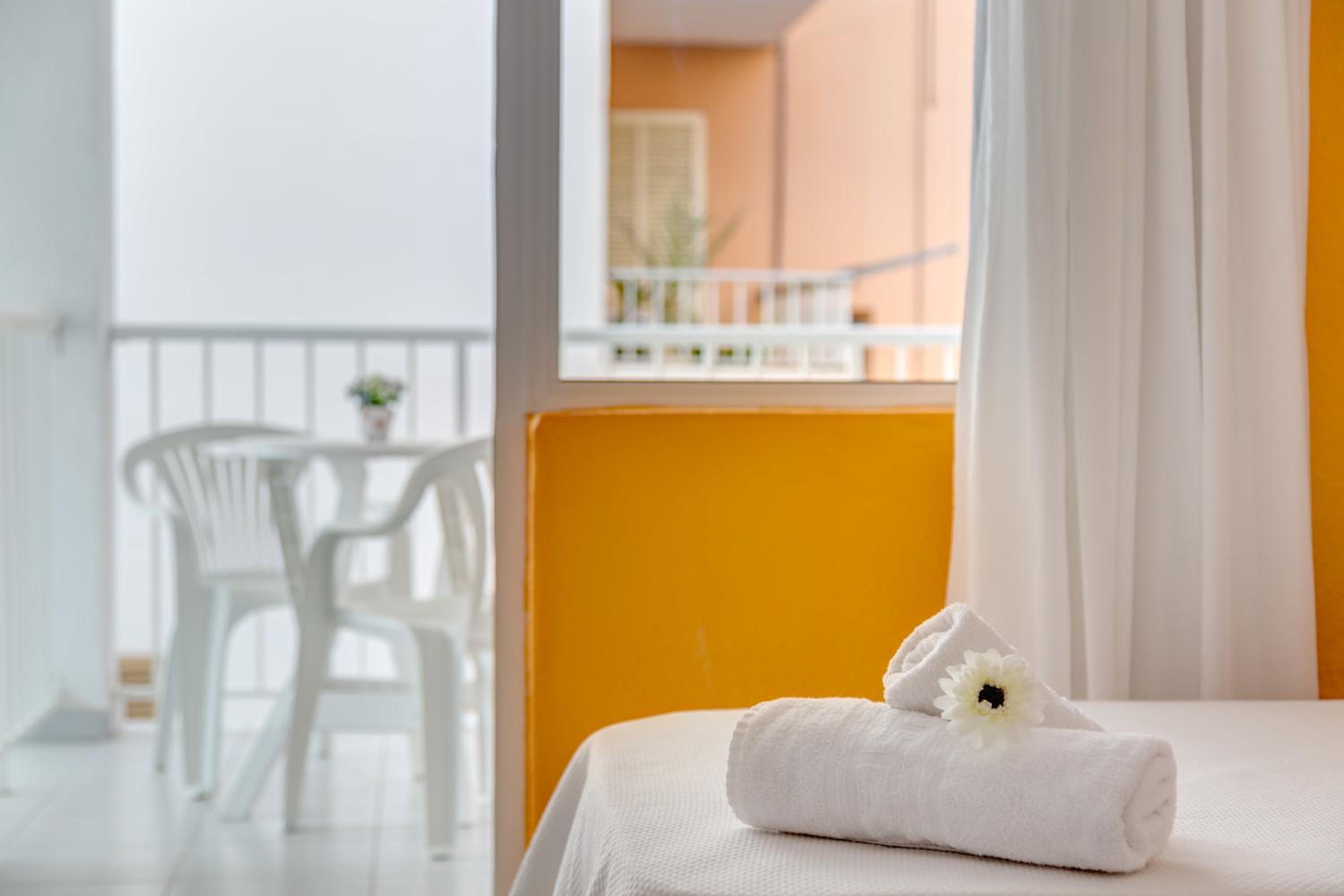 Twin Room with Balcony photo 2