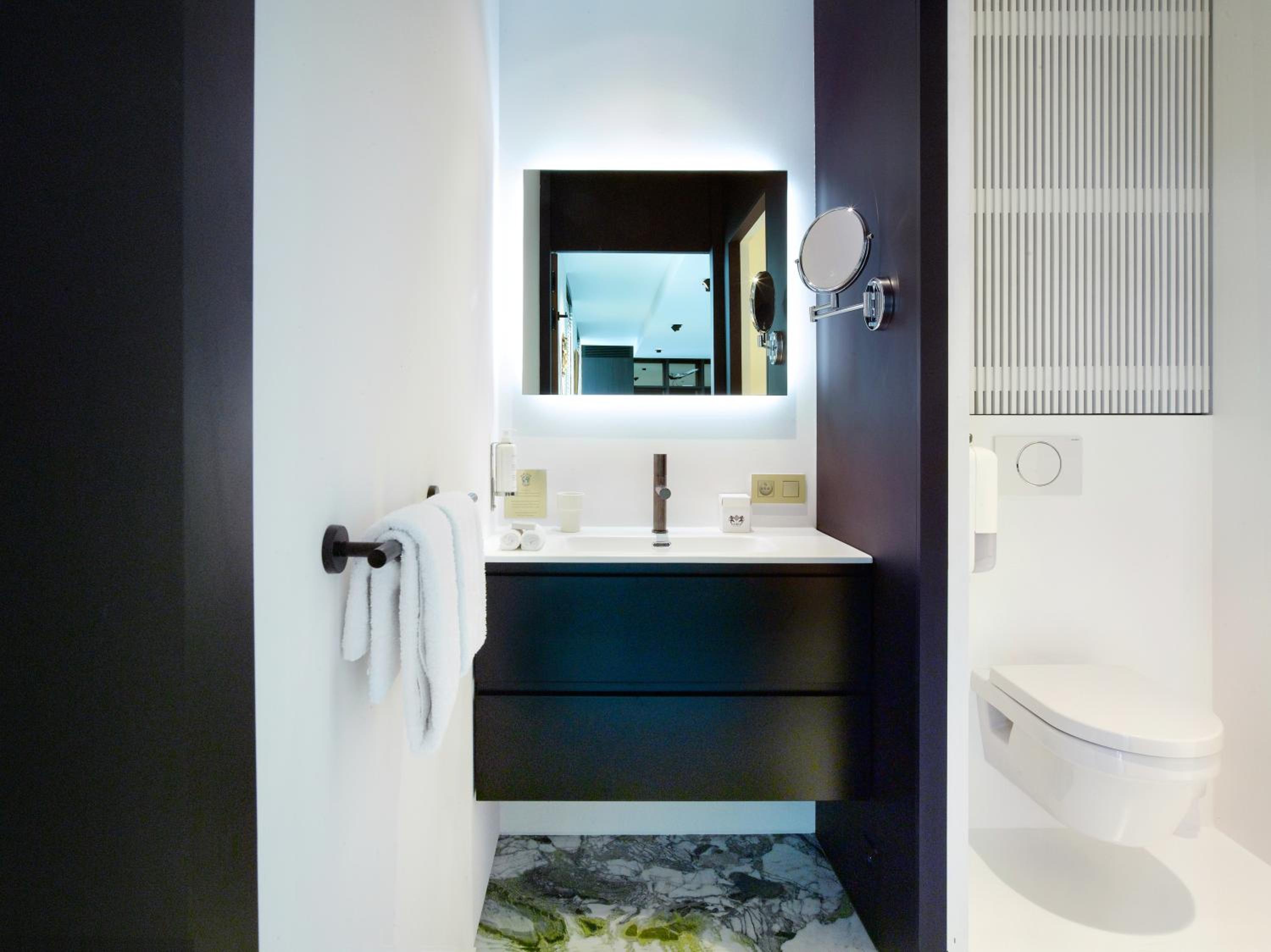 Luxurious Apartment with Terrace photo 2