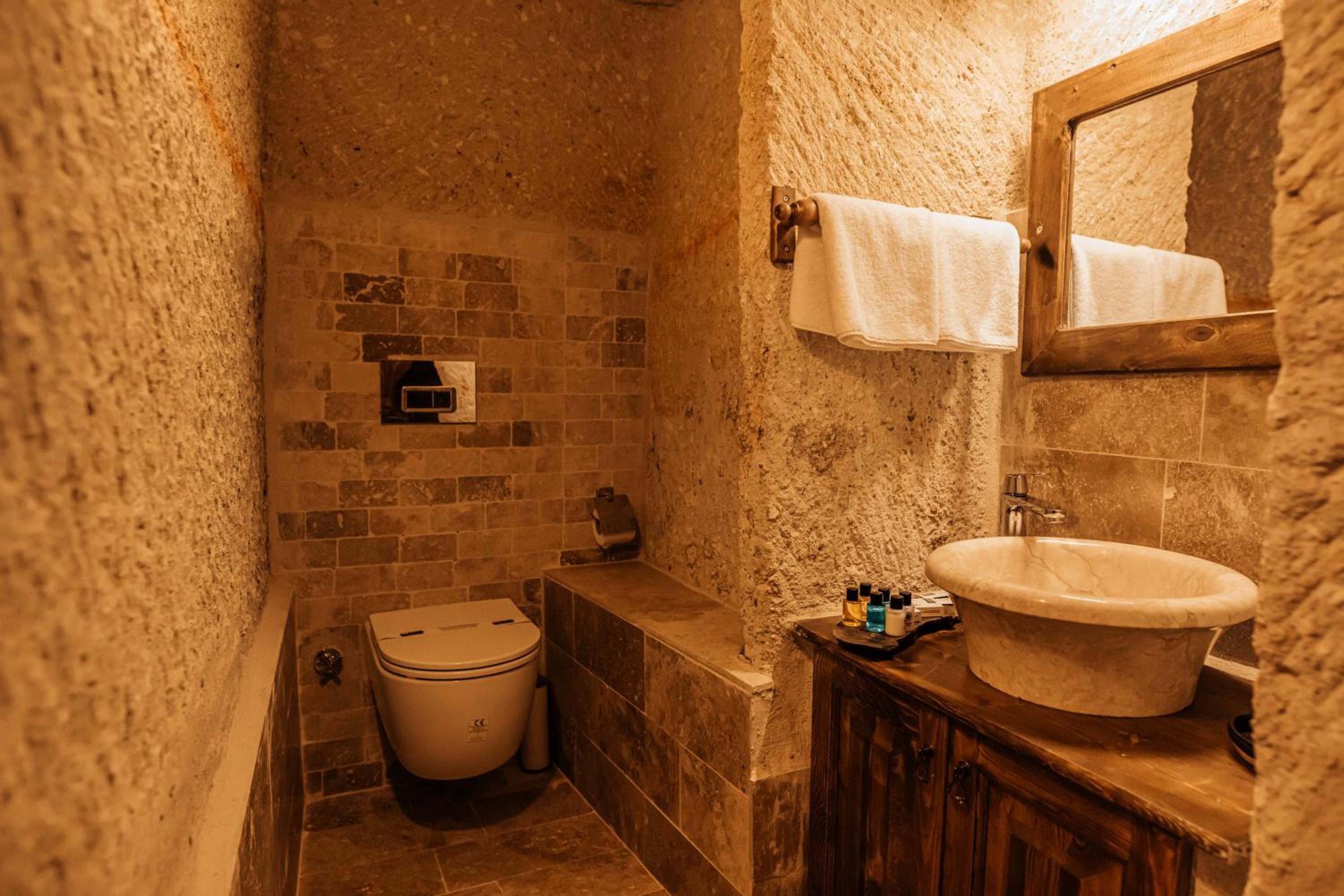 Double Room with Spa Bath - Photo 4