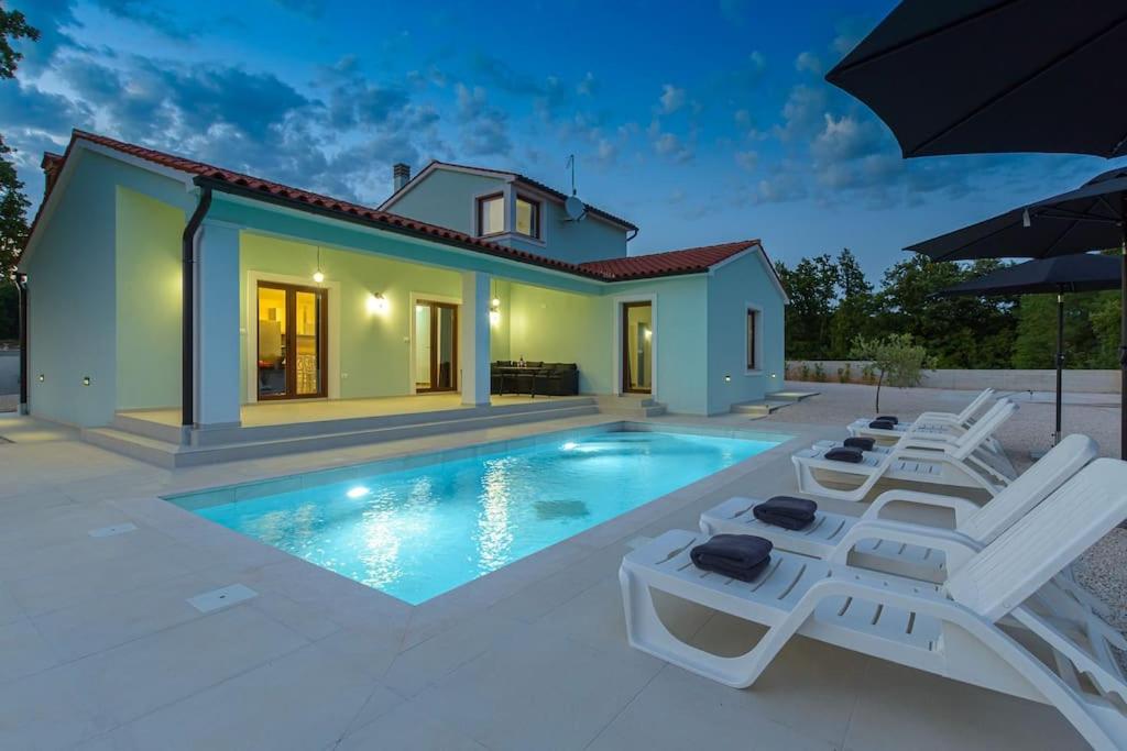 Three-Bedroom Villa photo 3