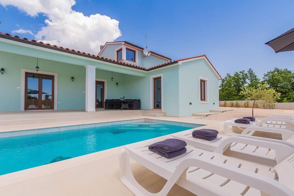 Three-Bedroom Villa photo 2