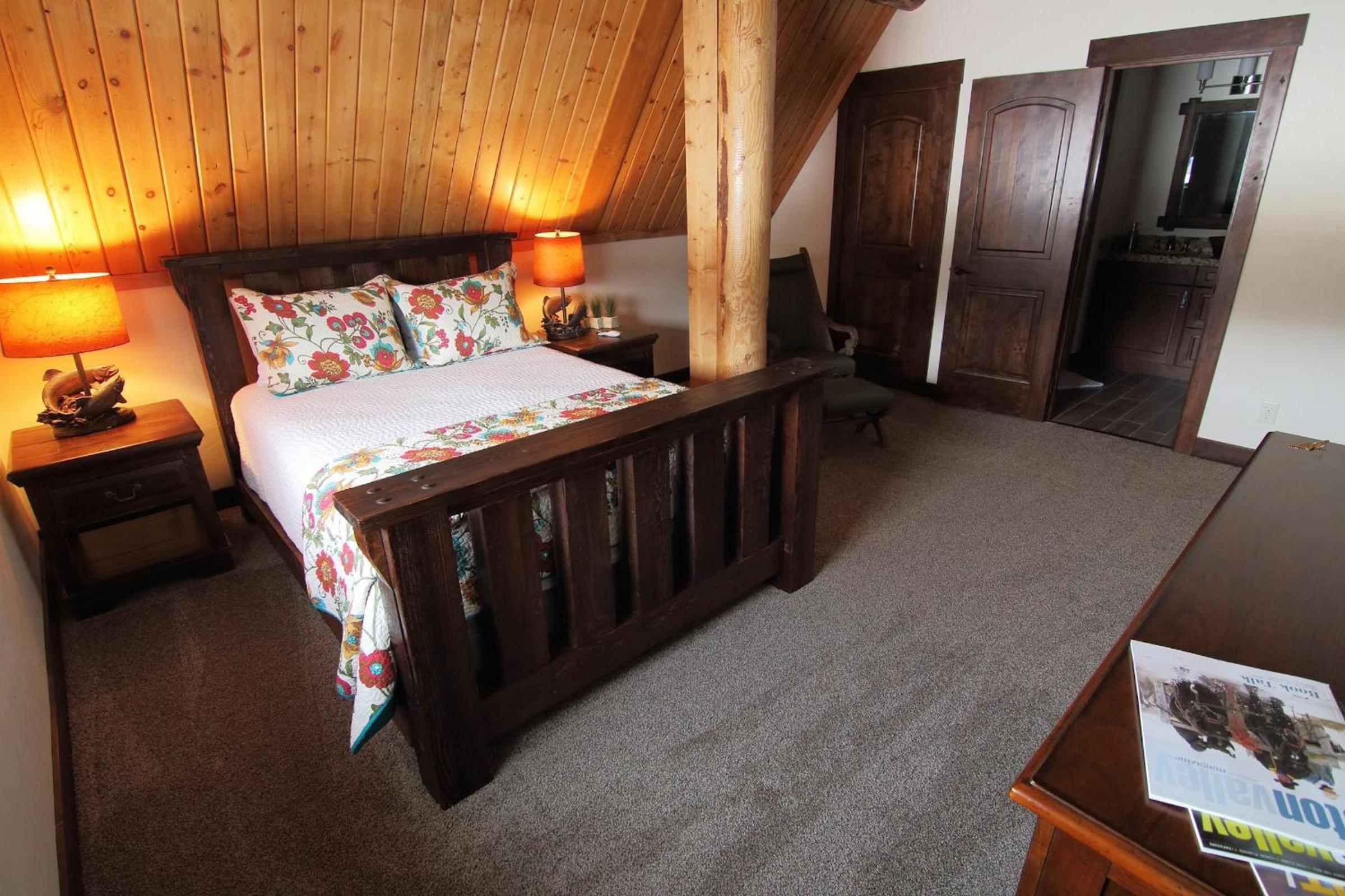 Deluxe Queen Room