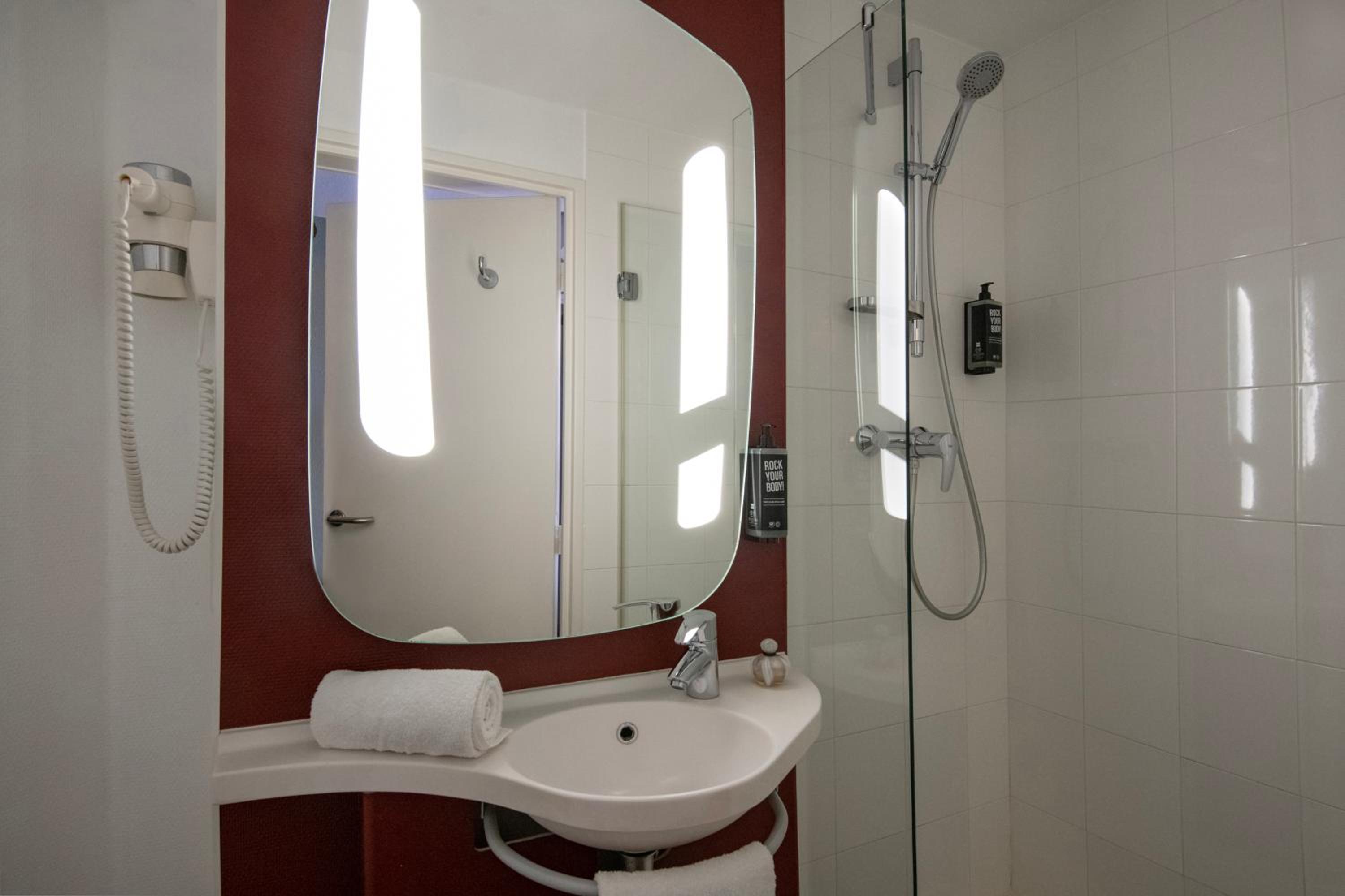 Standard Double Room - Photo 4