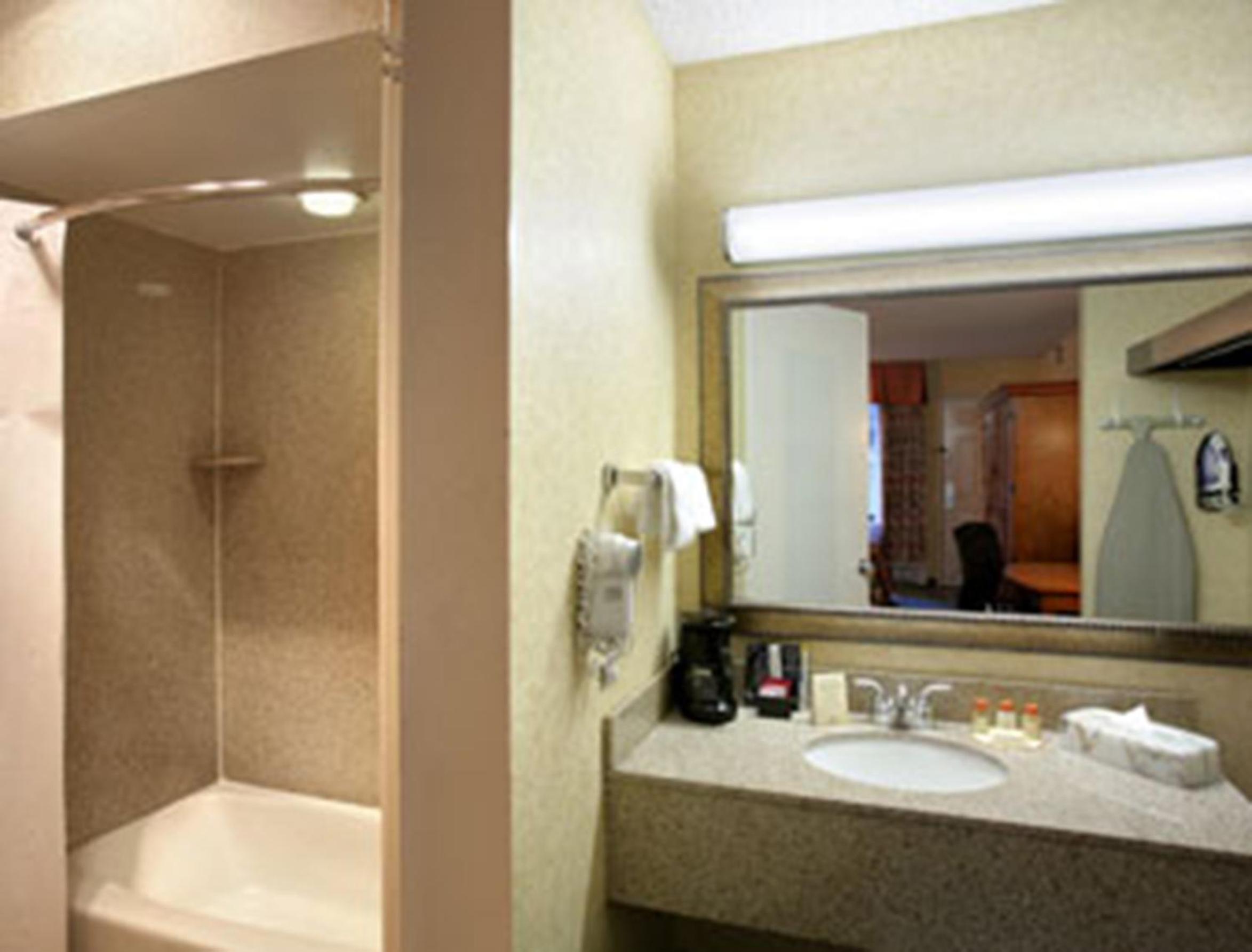 Deluxe King Room - Non-Smoking - Photo 5