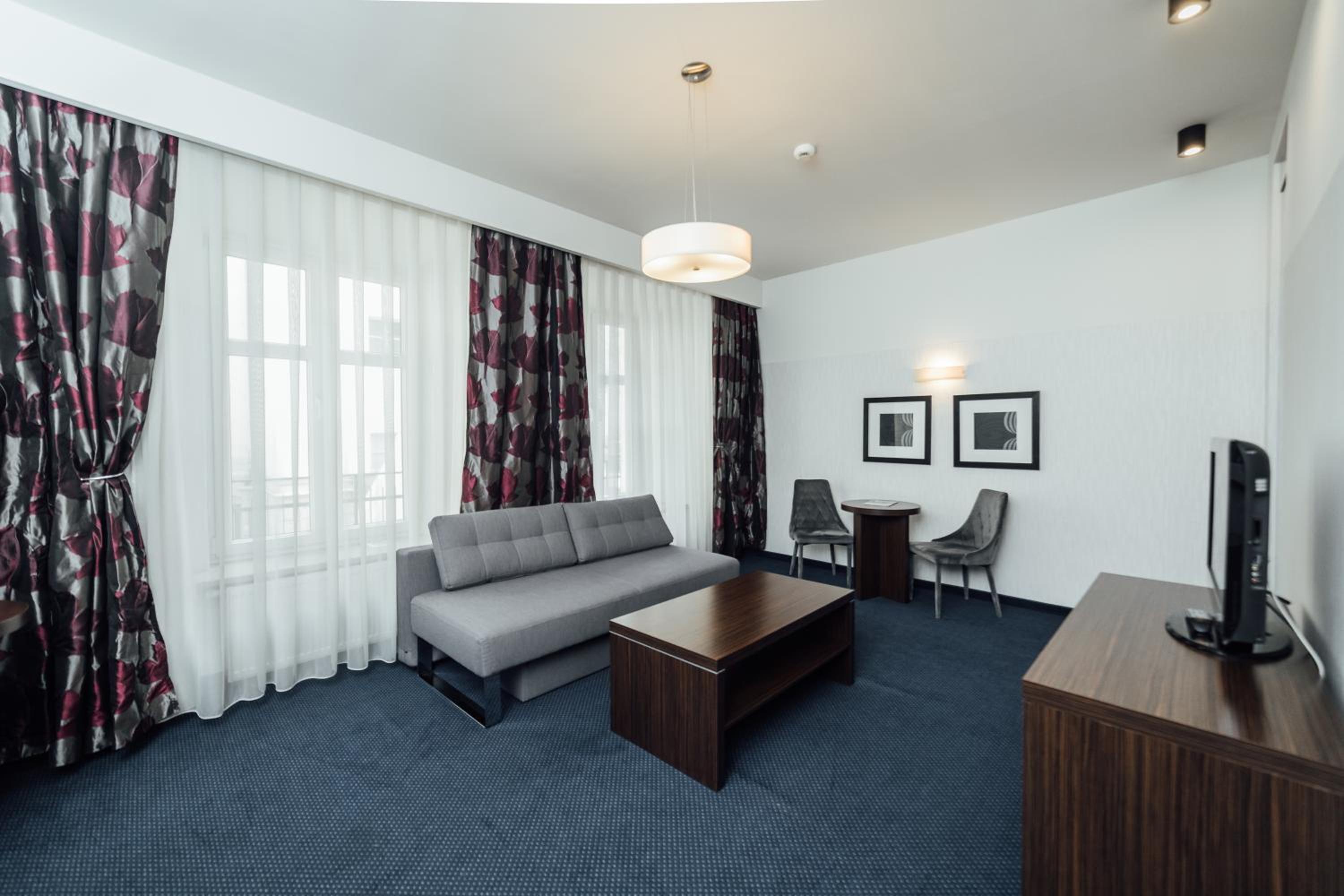Family Room - Photo 1