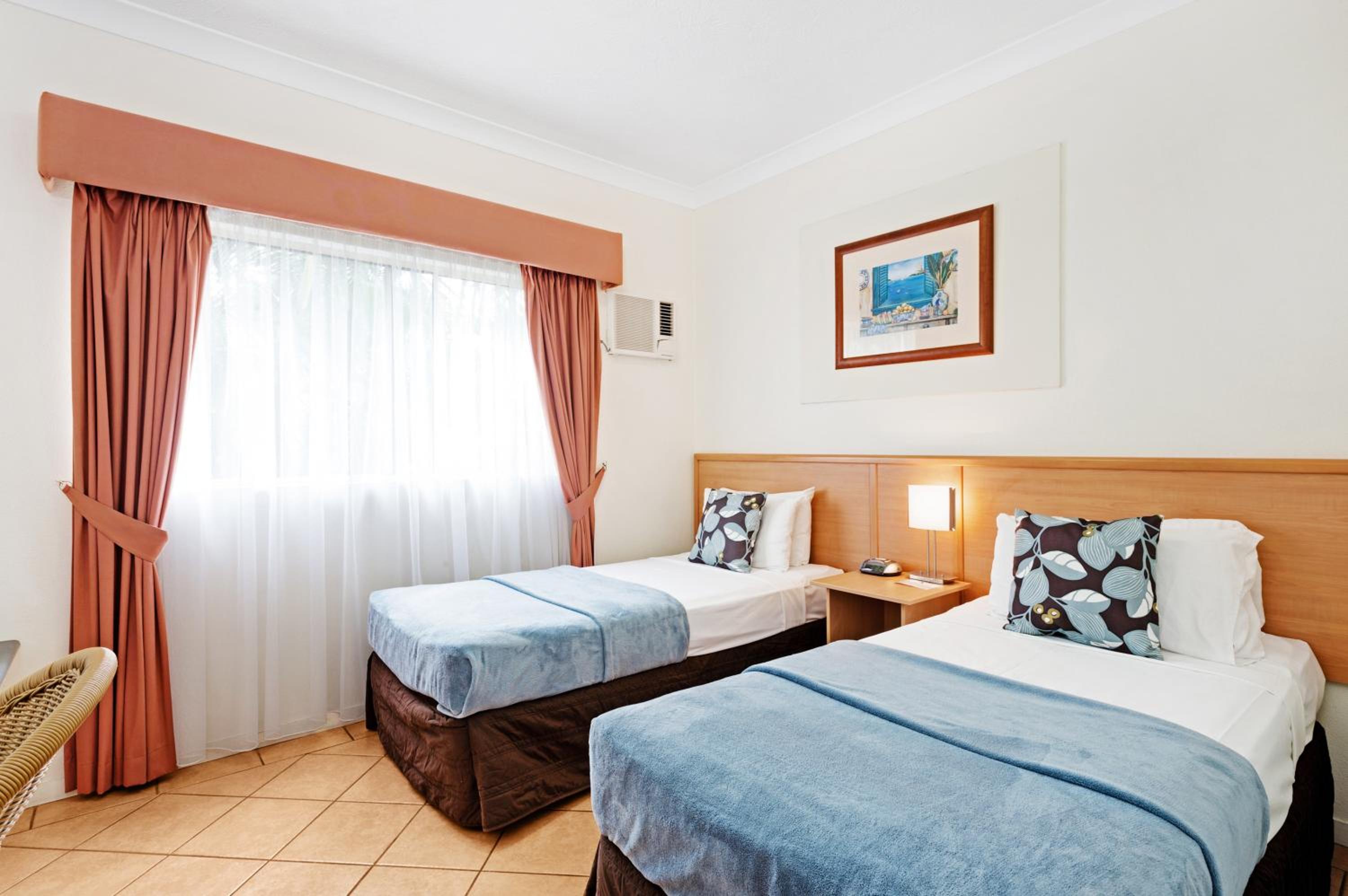 Standard Twin Room - Photo 7