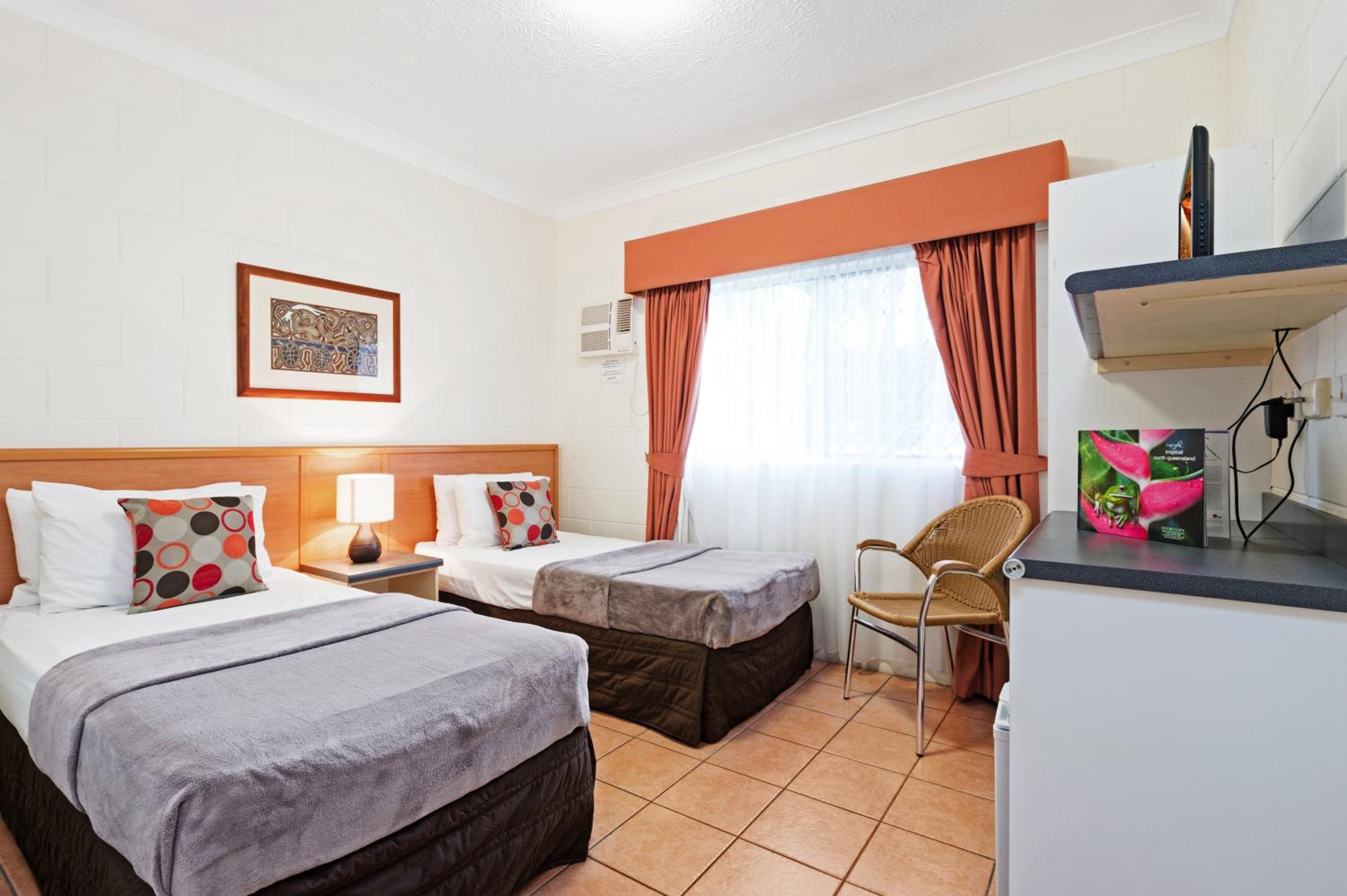 Standard Twin Room - Photo 9