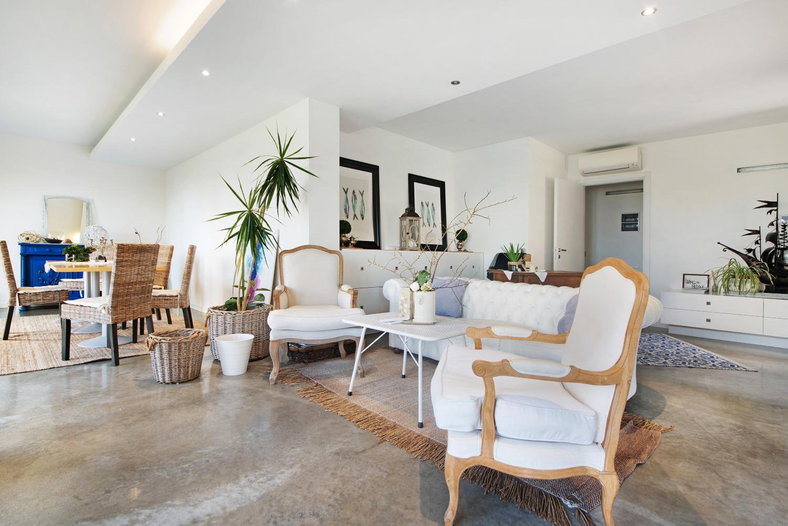 Three-Bedroom Apartment with Water View photo 2