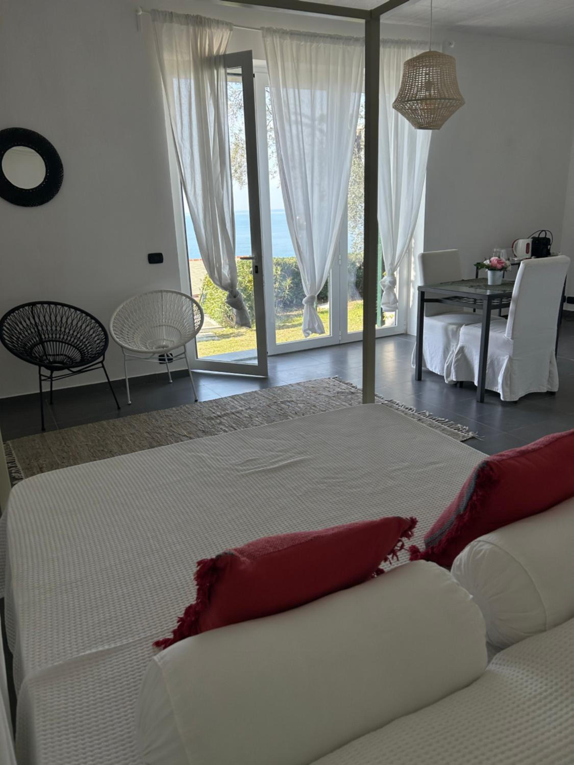One-Bedroom House photo 2