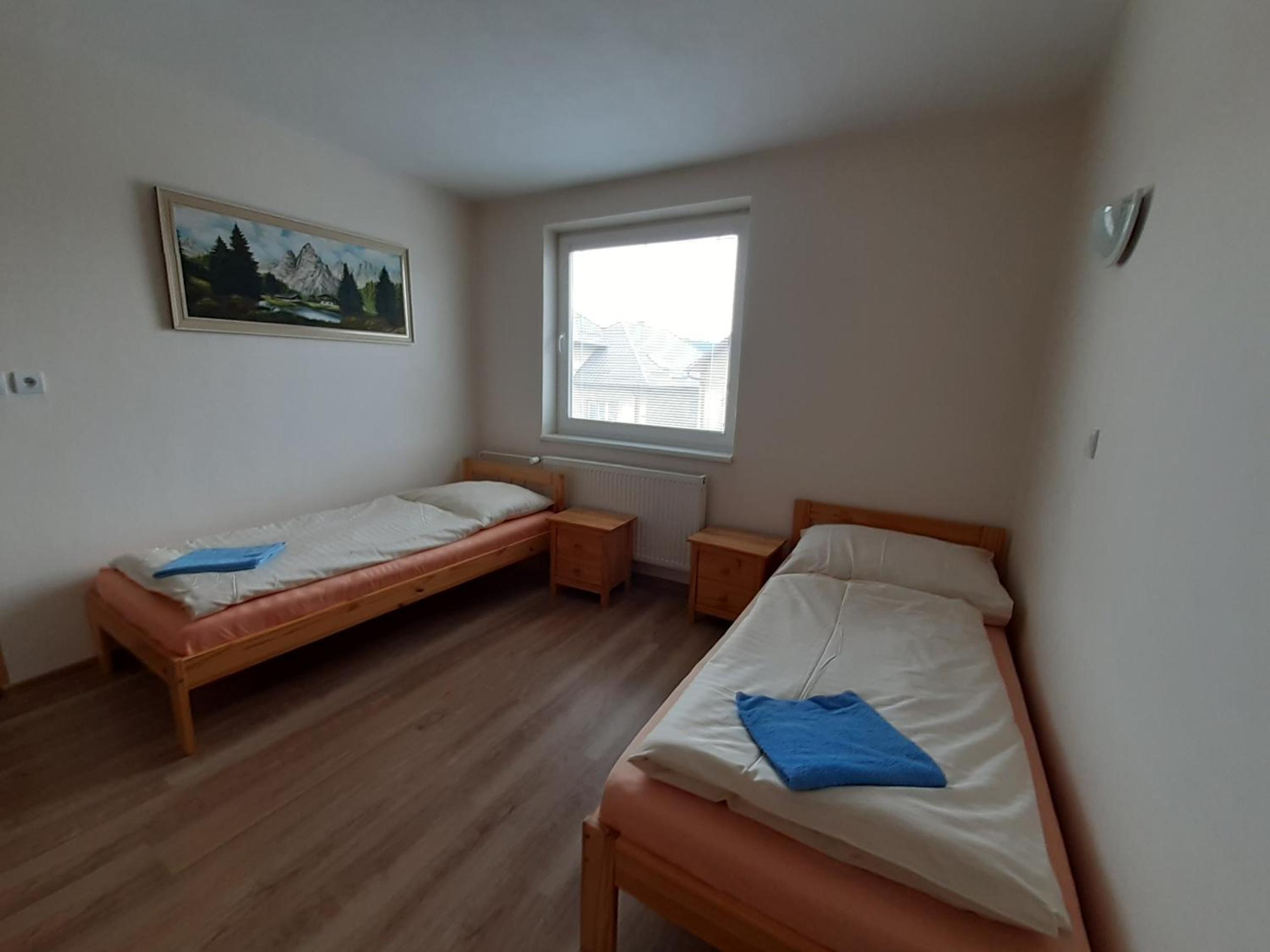 Twin Room with Bathroom - Photo 2