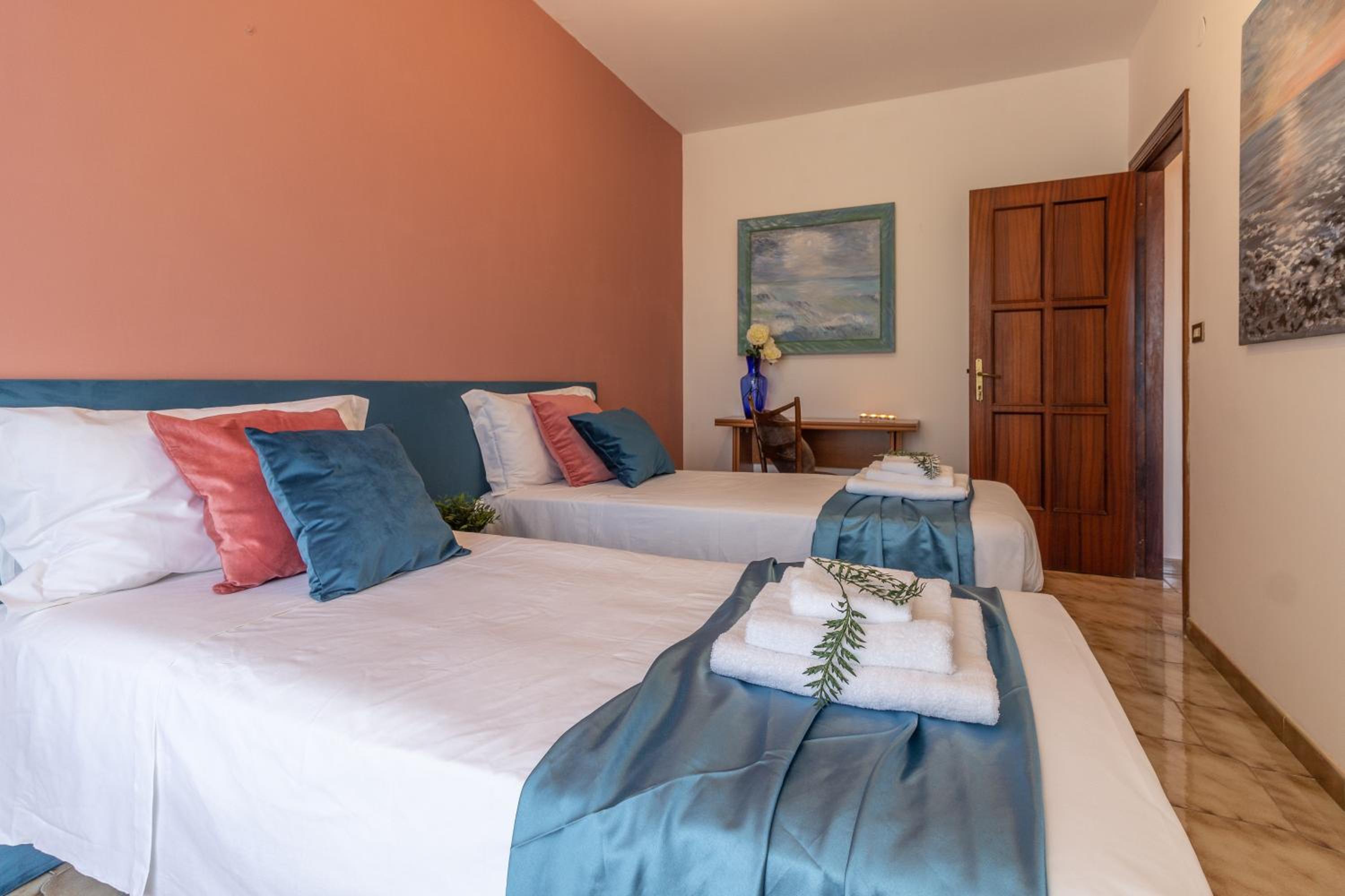 Double or Twin Room with Private Bathroom photo 3