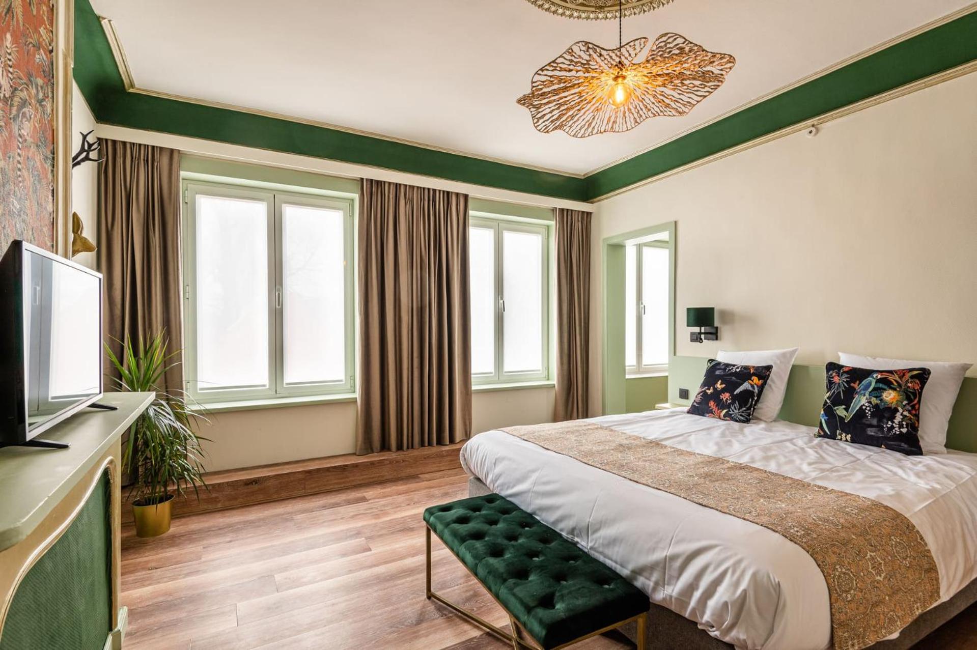 Deluxe King Room photo 3