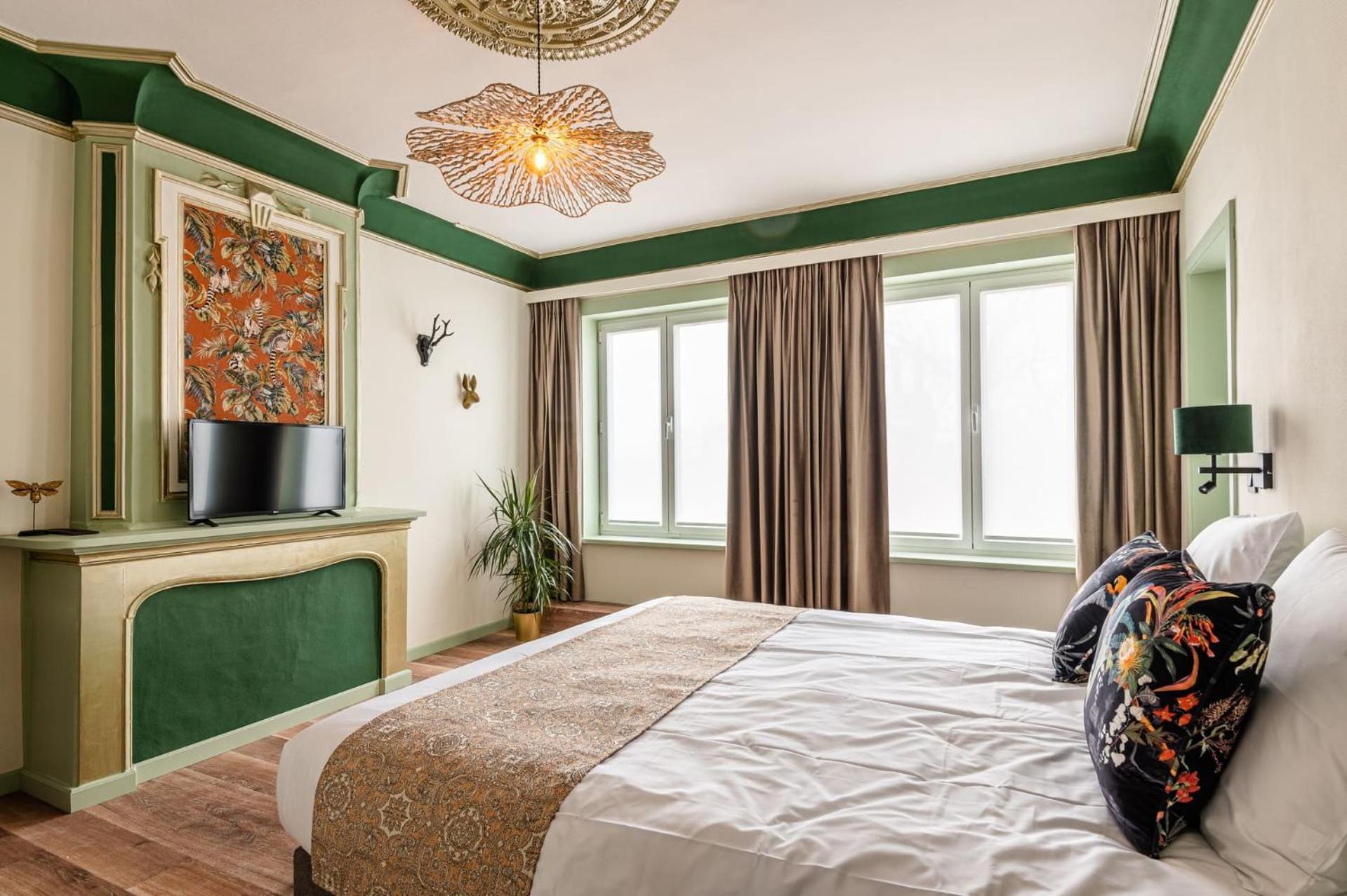 Deluxe King Room photo 2