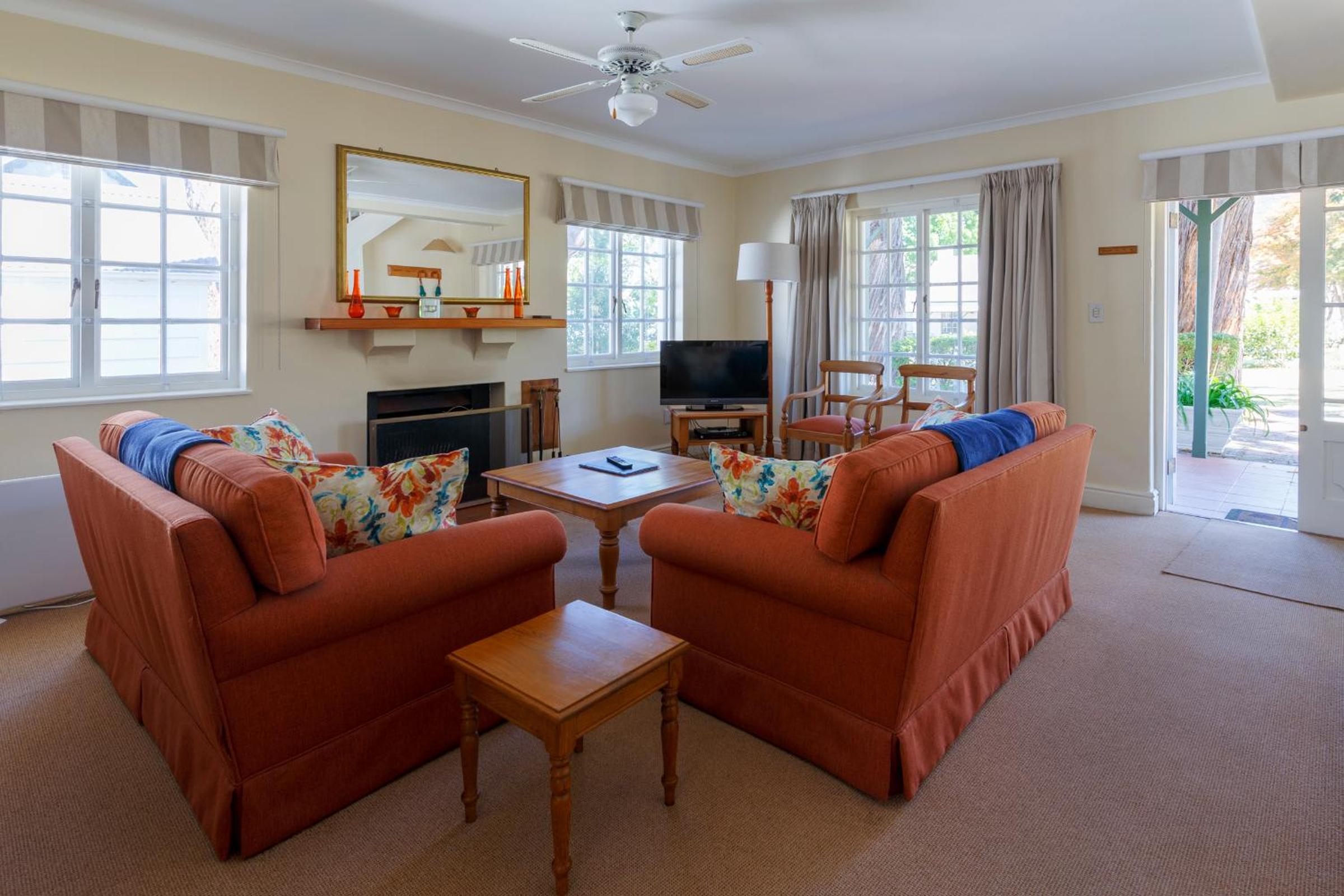 Three-Bedroom Villa - Photo 2