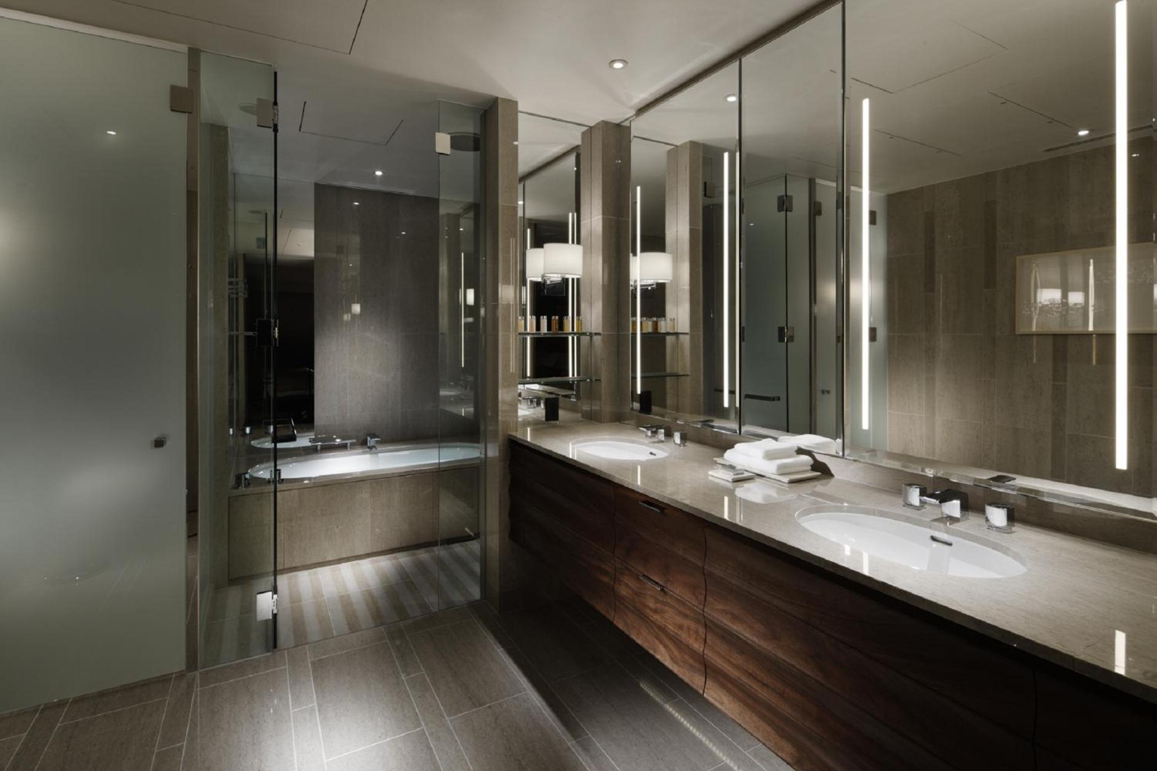 Executive Suite - Photo 6