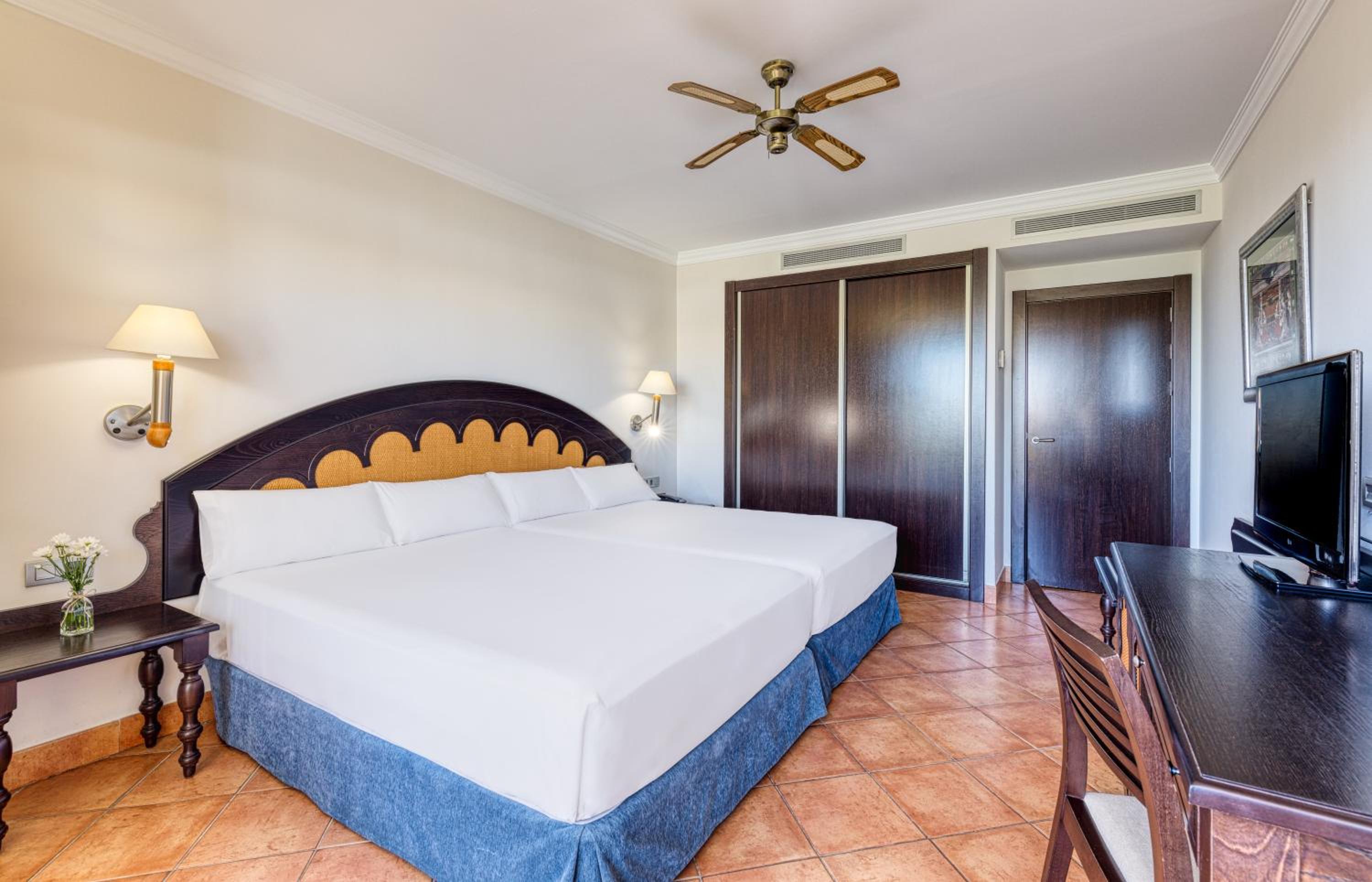 Double or Twin Room - Photo 13