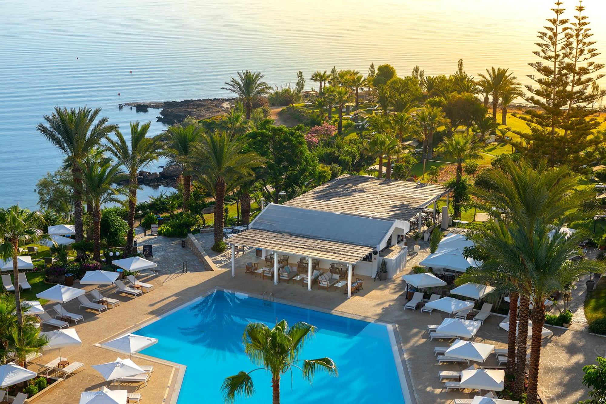 Superior Double or Twin Room with Pool View photo 2