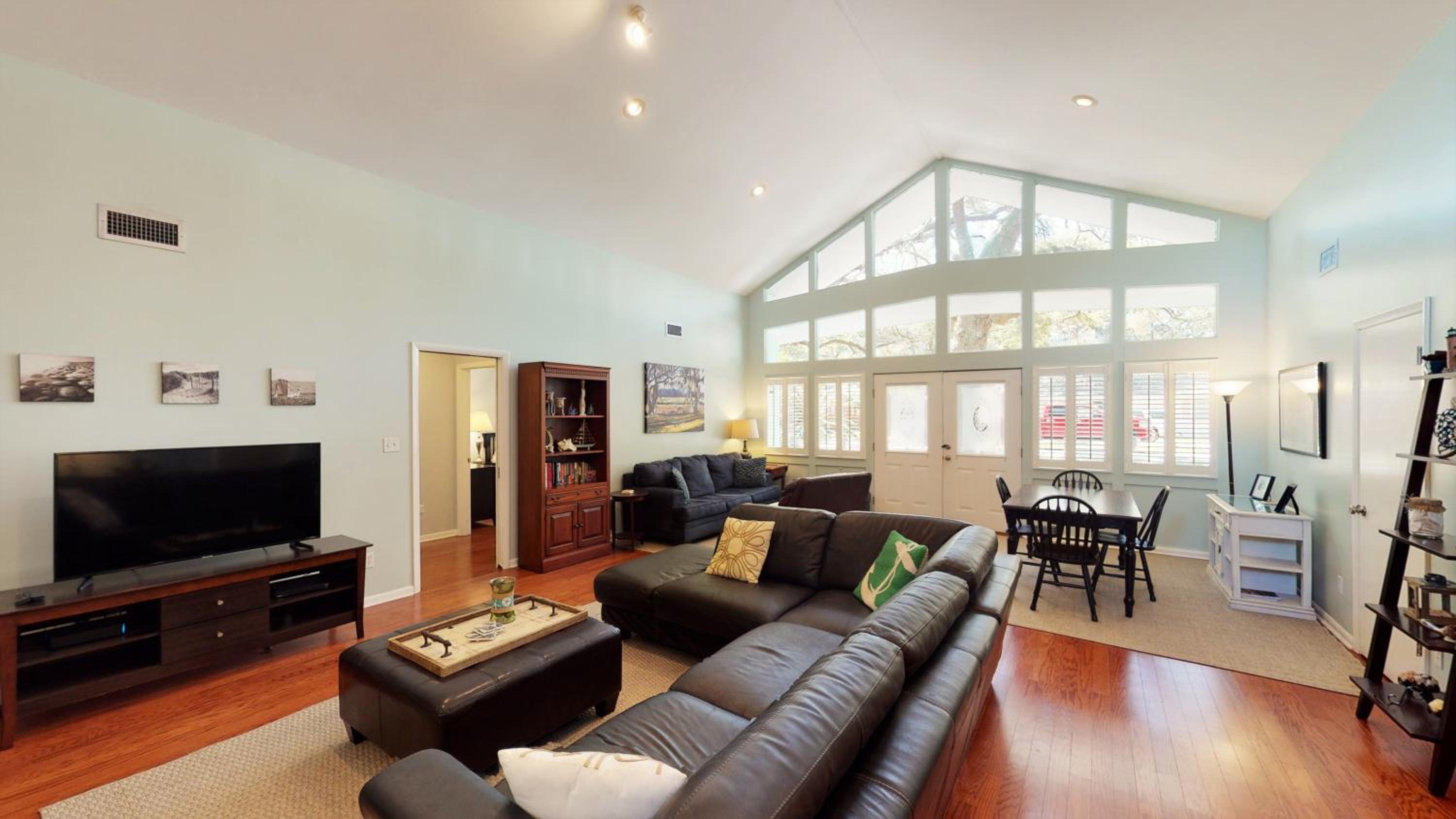 Four-Bedroom House photo 2